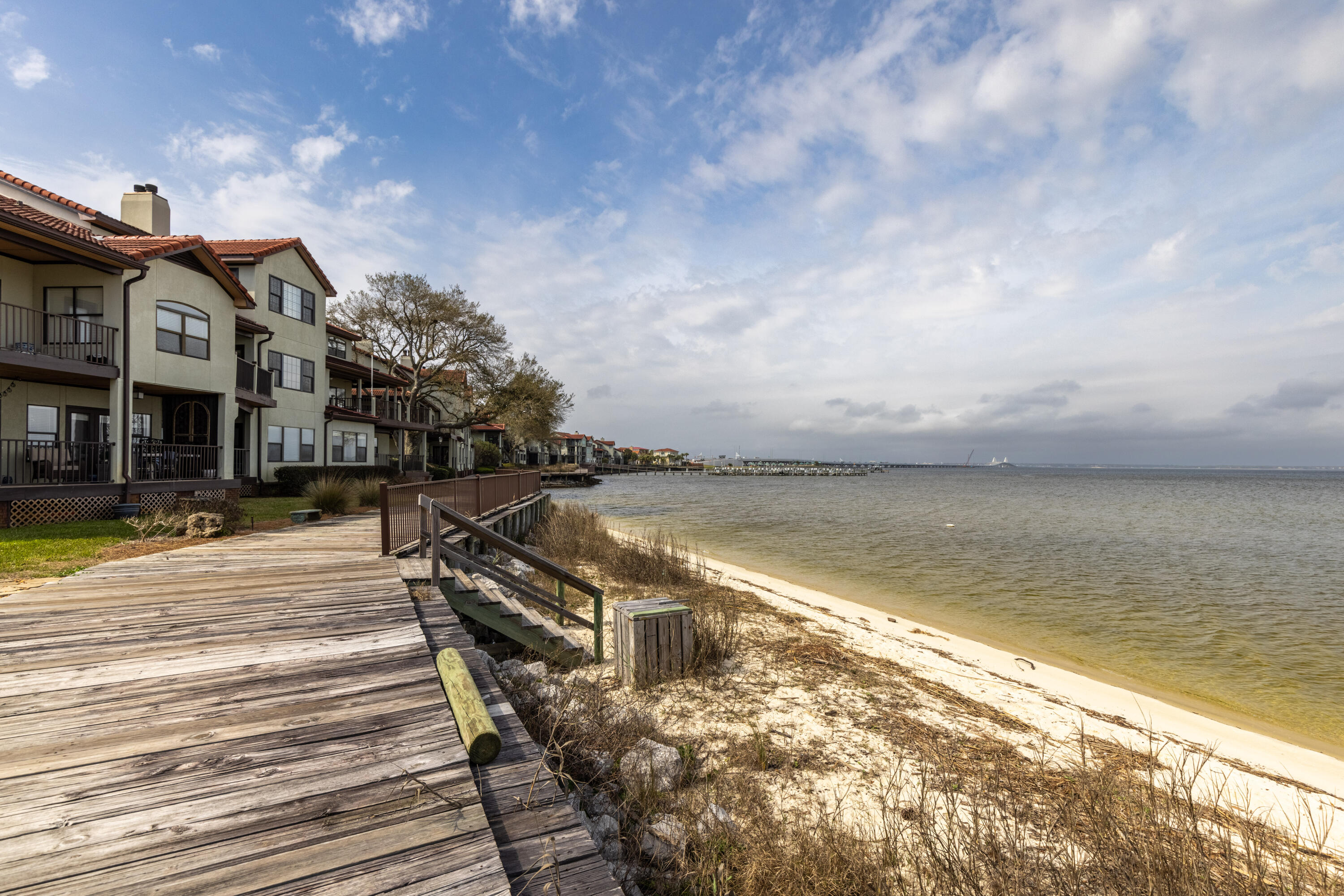 BAYBRIDGE CONDO - Residential