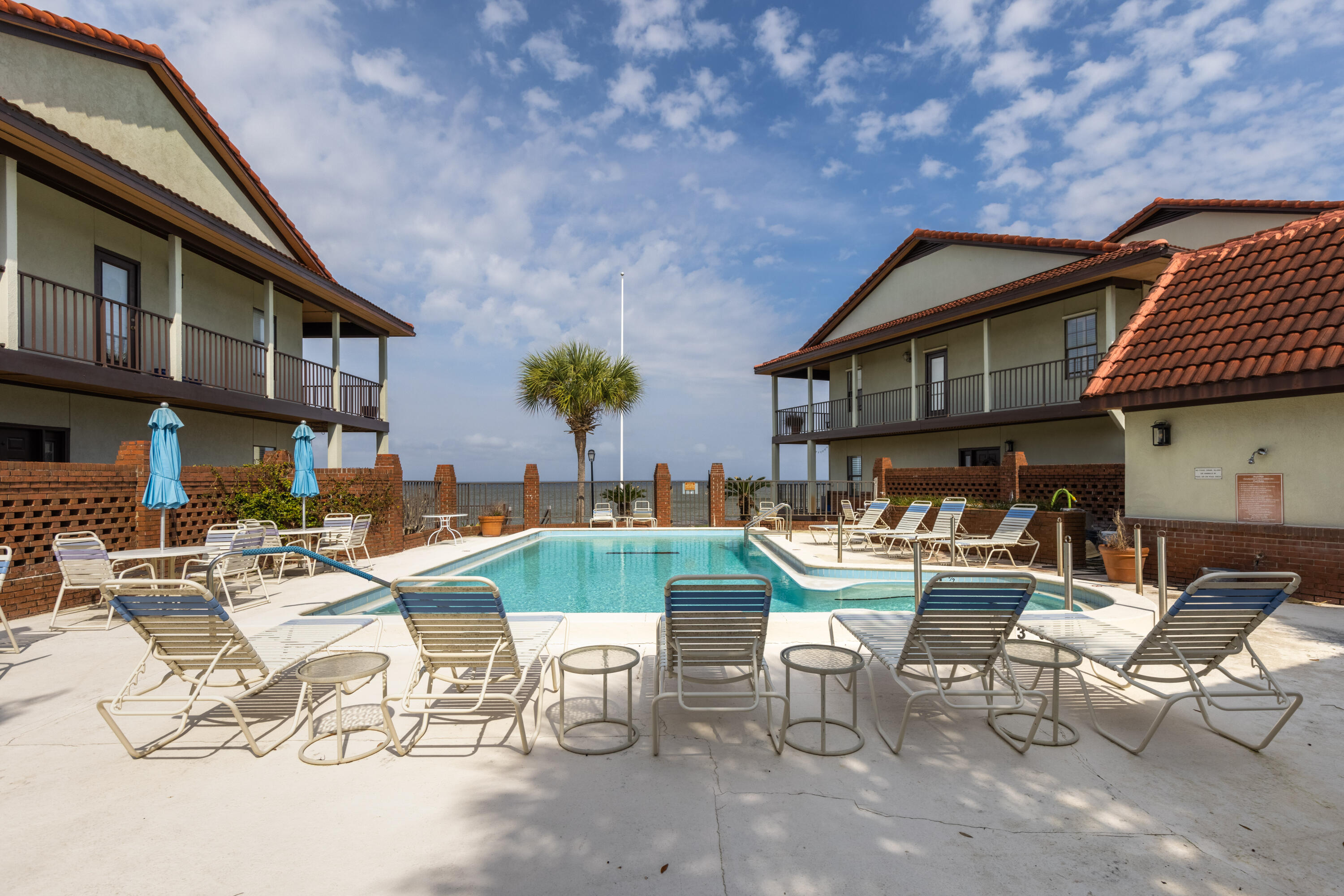 BAYBRIDGE CONDO - Residential