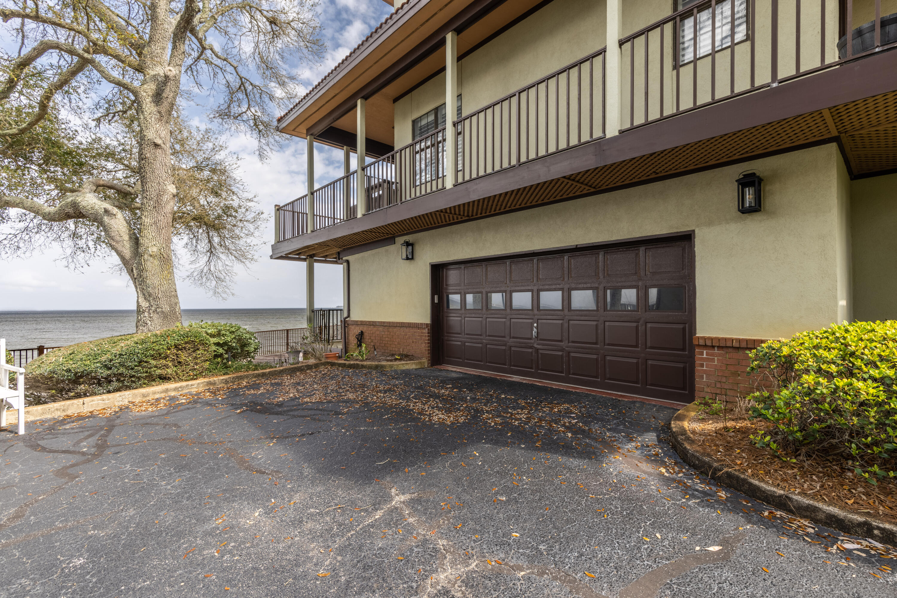 BAYBRIDGE CONDO - Residential