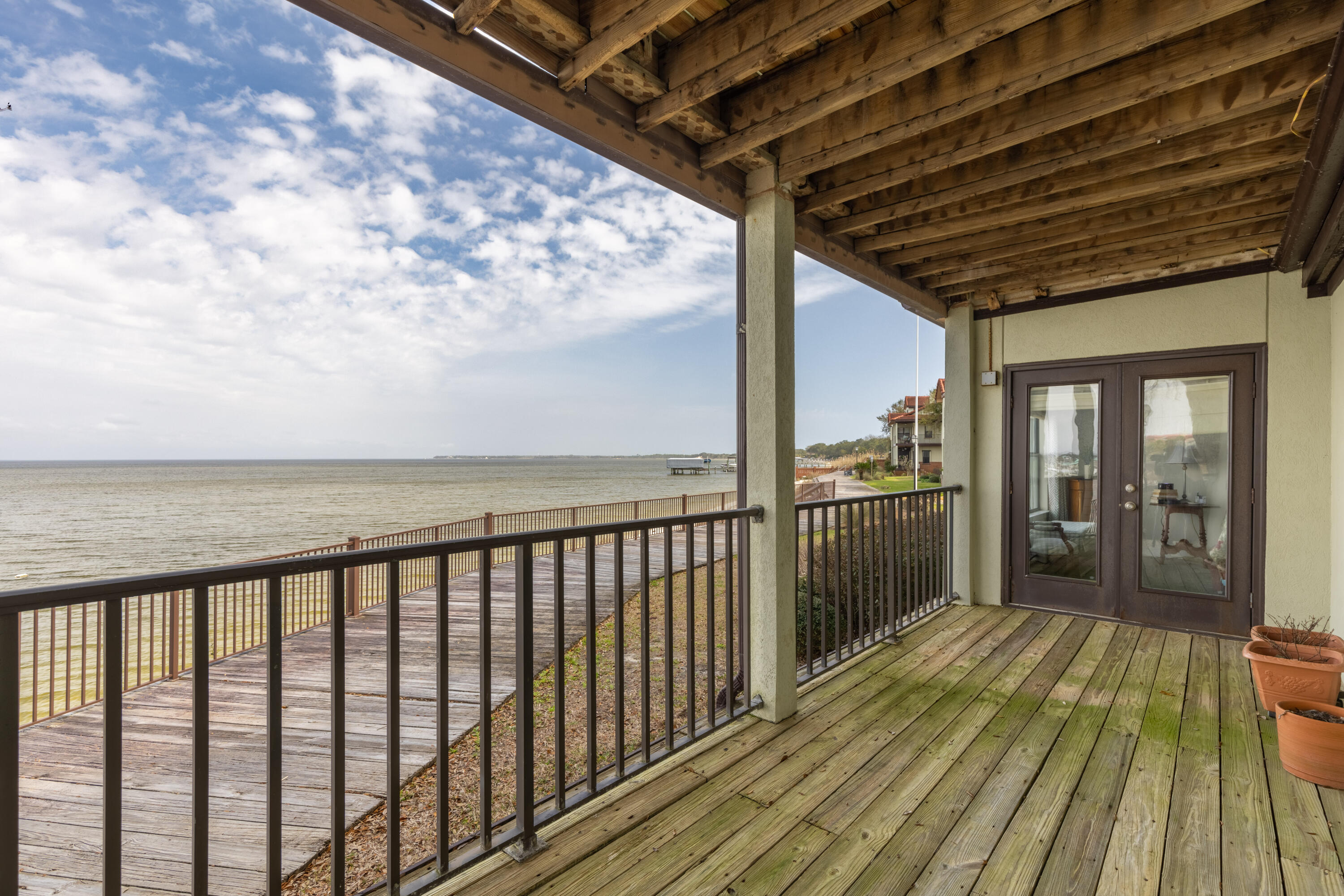 BAYBRIDGE CONDO - Residential