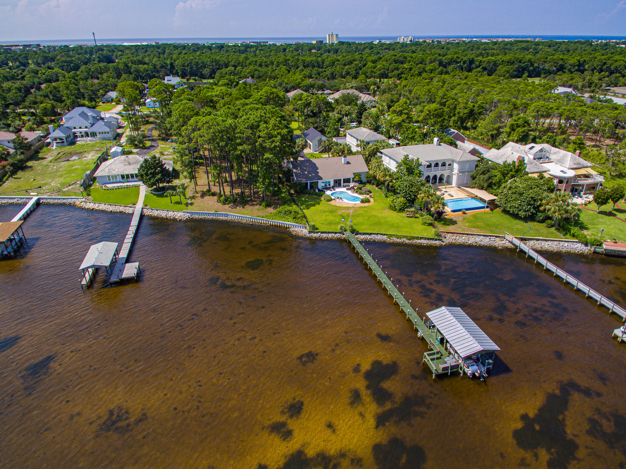 WHISPERING OAKS - Residential