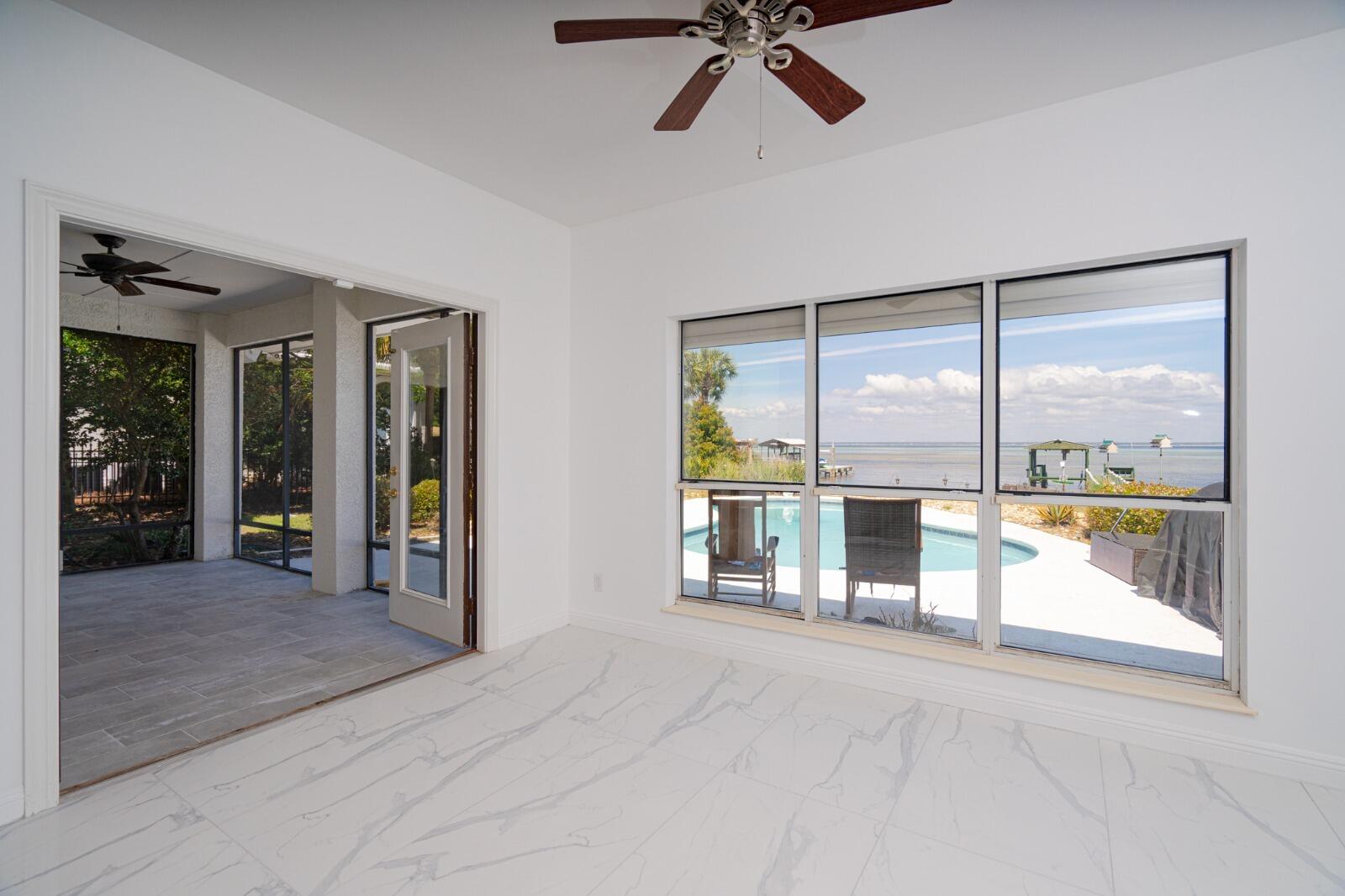 WHISPERING OAKS - Residential