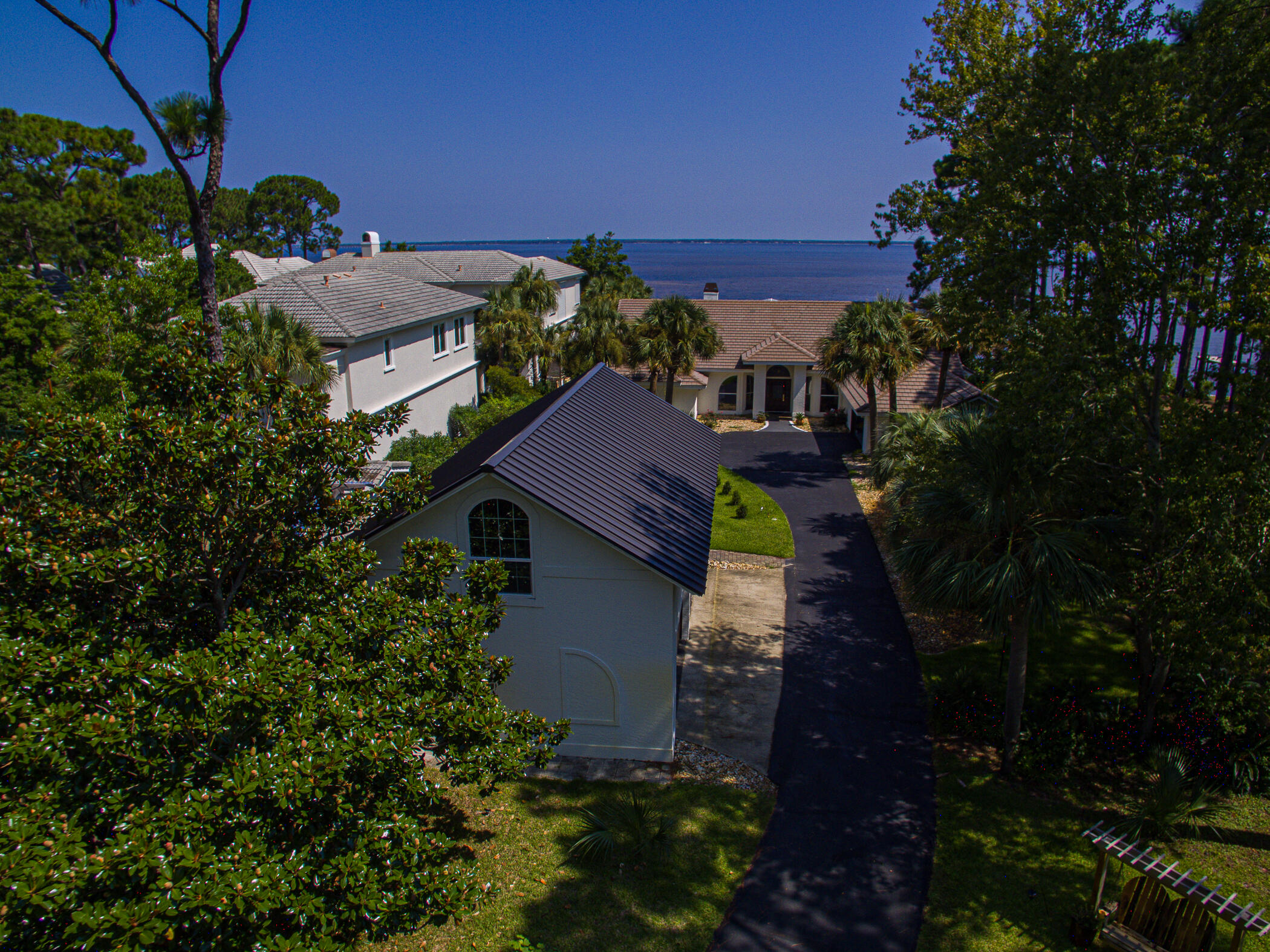 WHISPERING OAKS - Residential