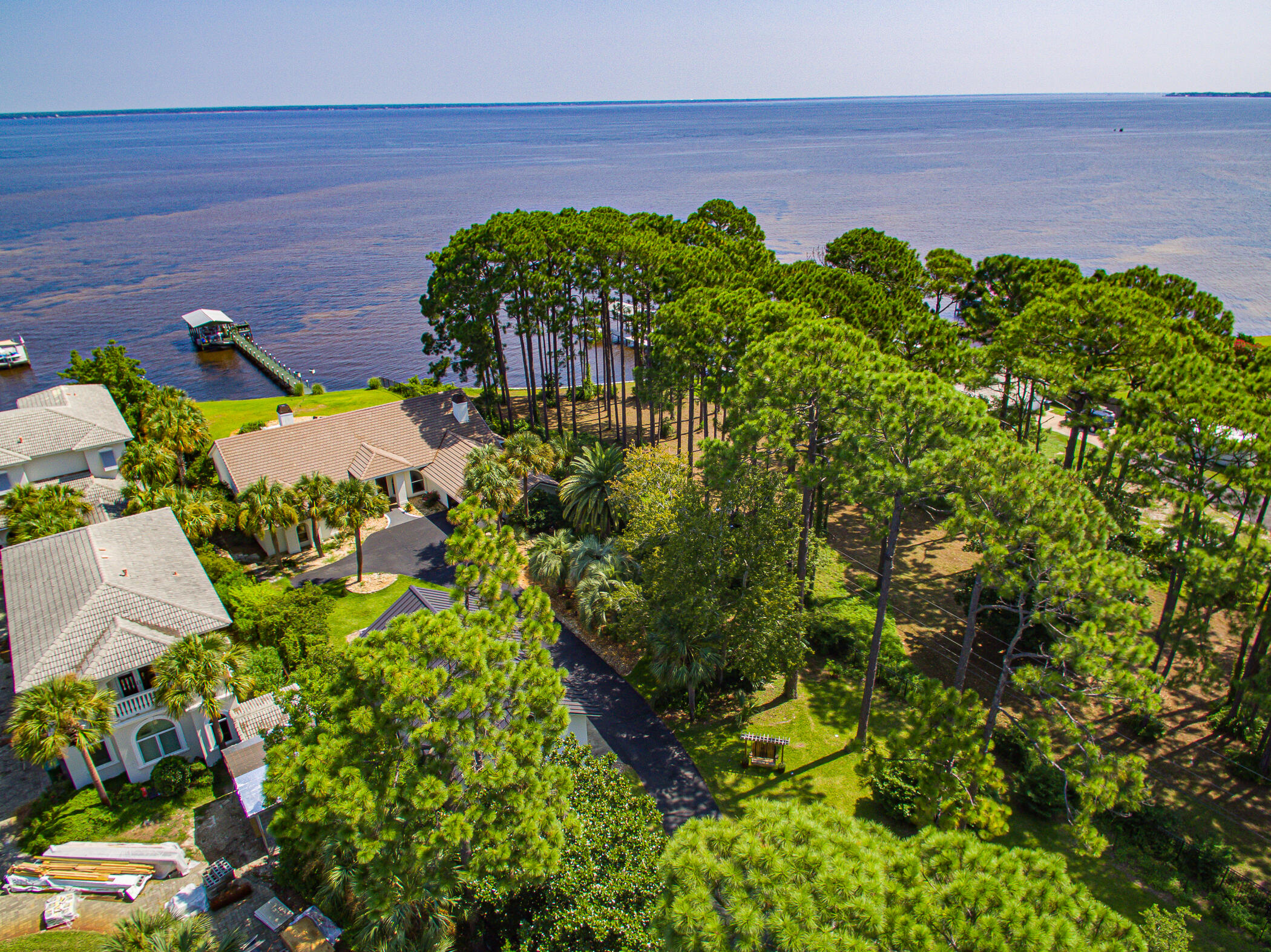 WHISPERING OAKS - Residential