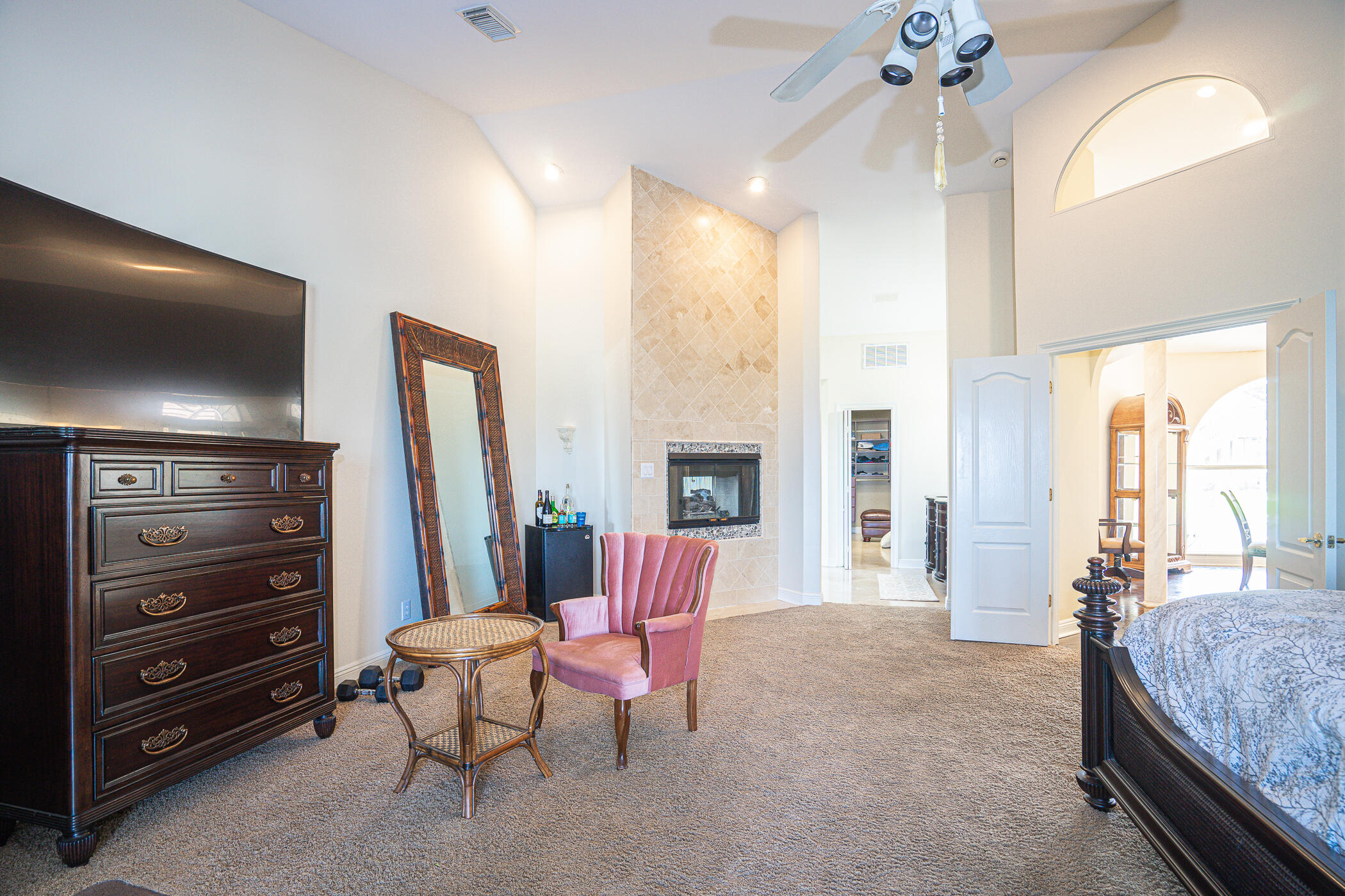 WHISPERING OAKS - Residential