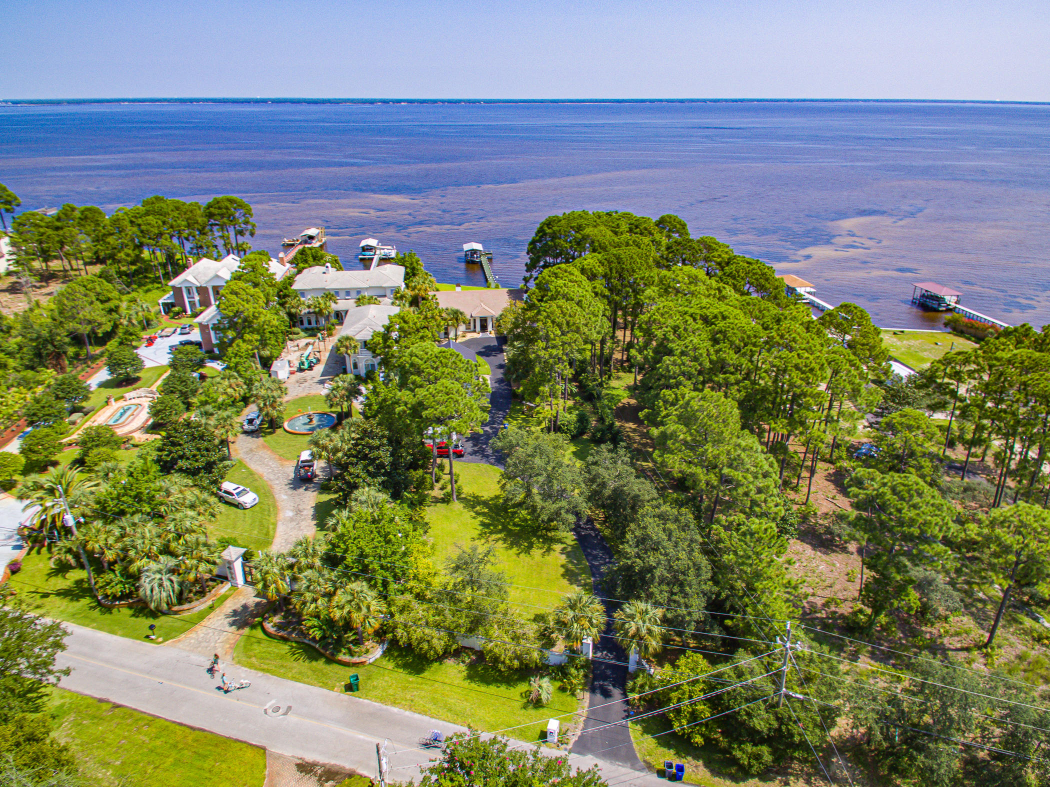 WHISPERING OAKS - Residential