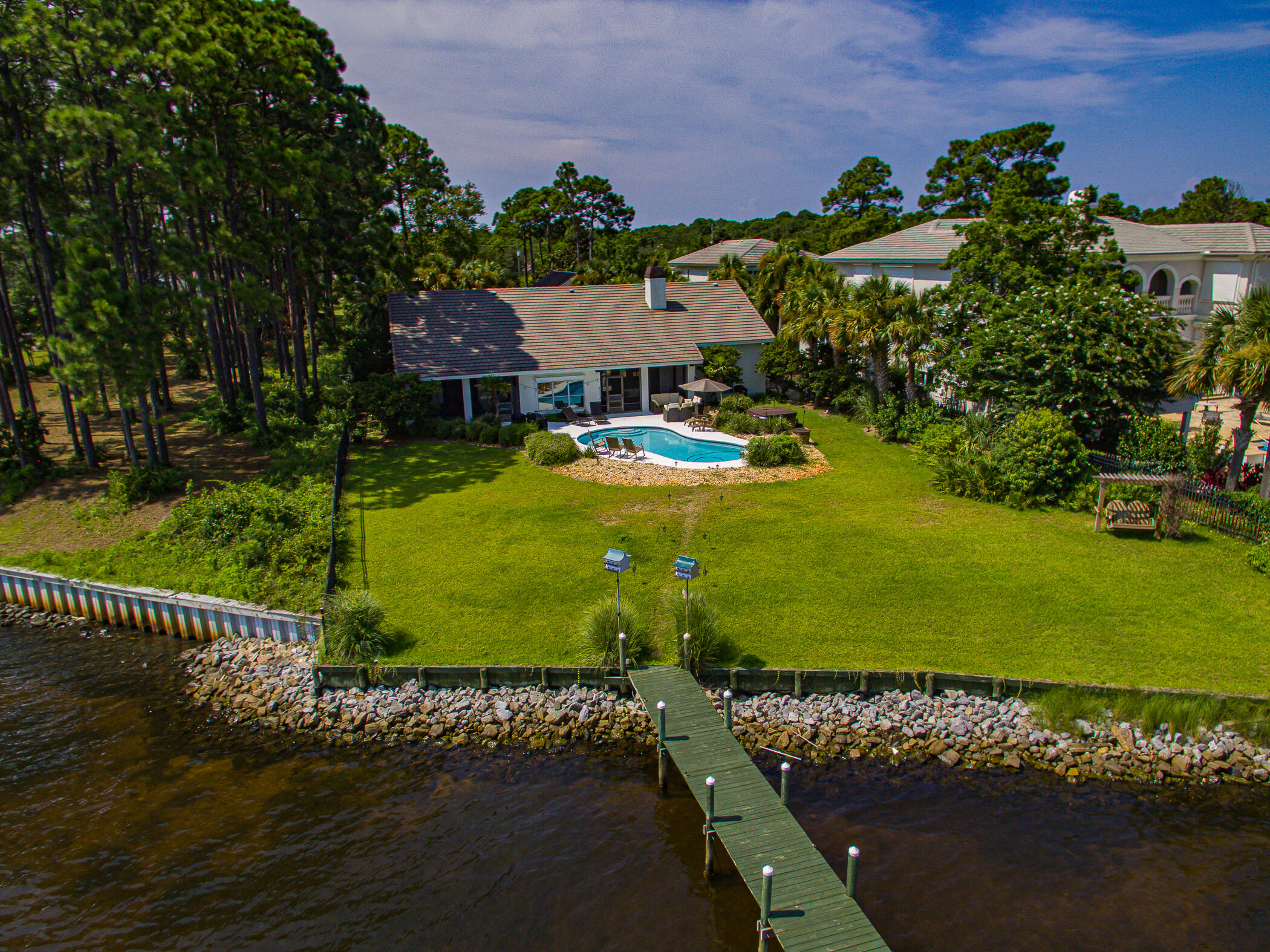 WHISPERING OAKS - Residential