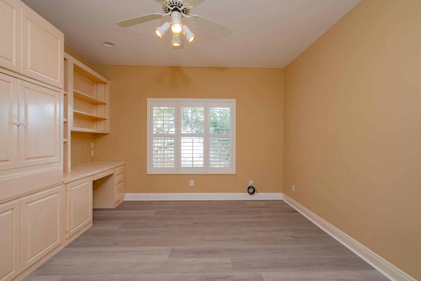WHISPERING OAKS - Residential