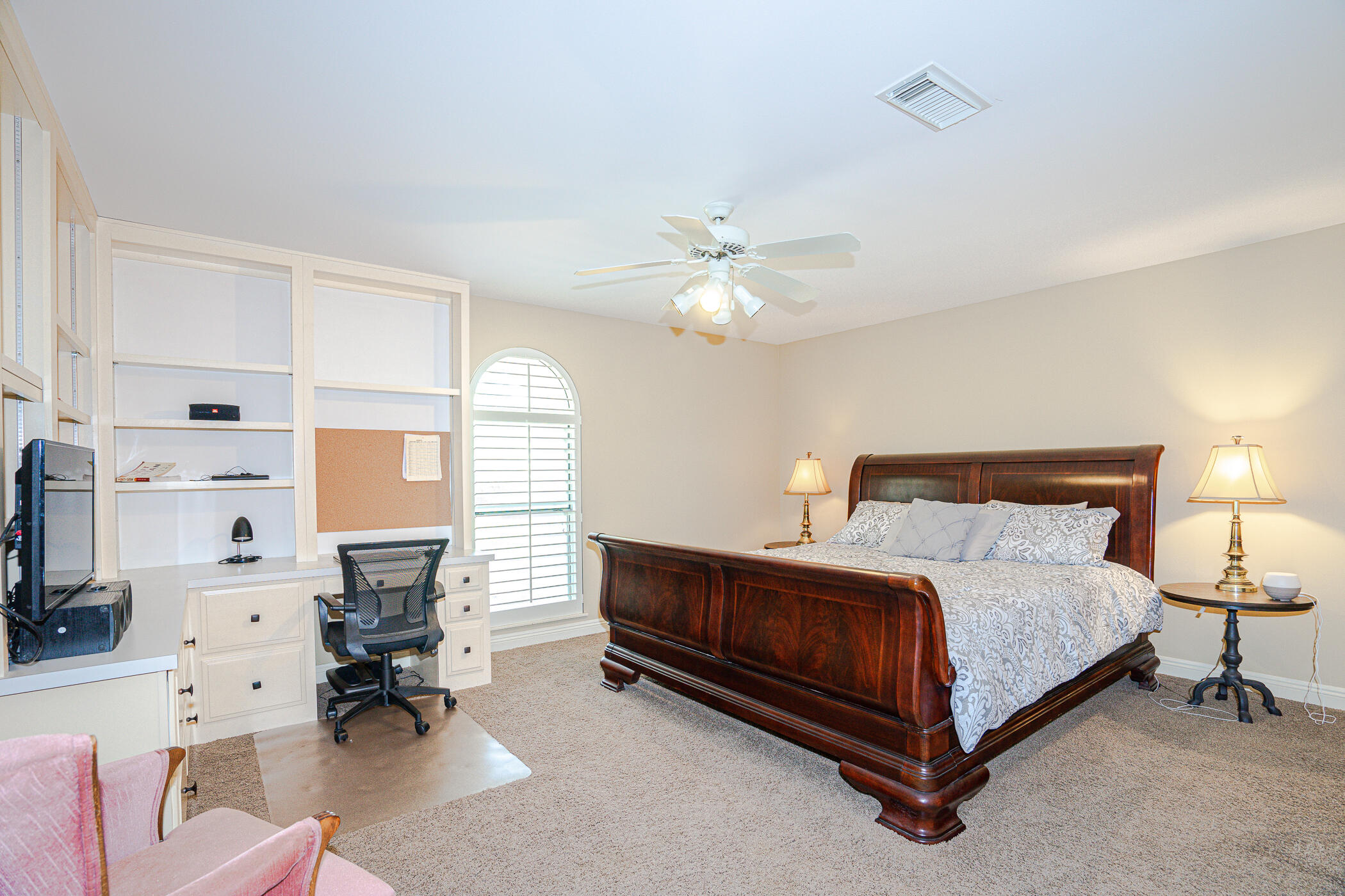 WHISPERING OAKS - Residential