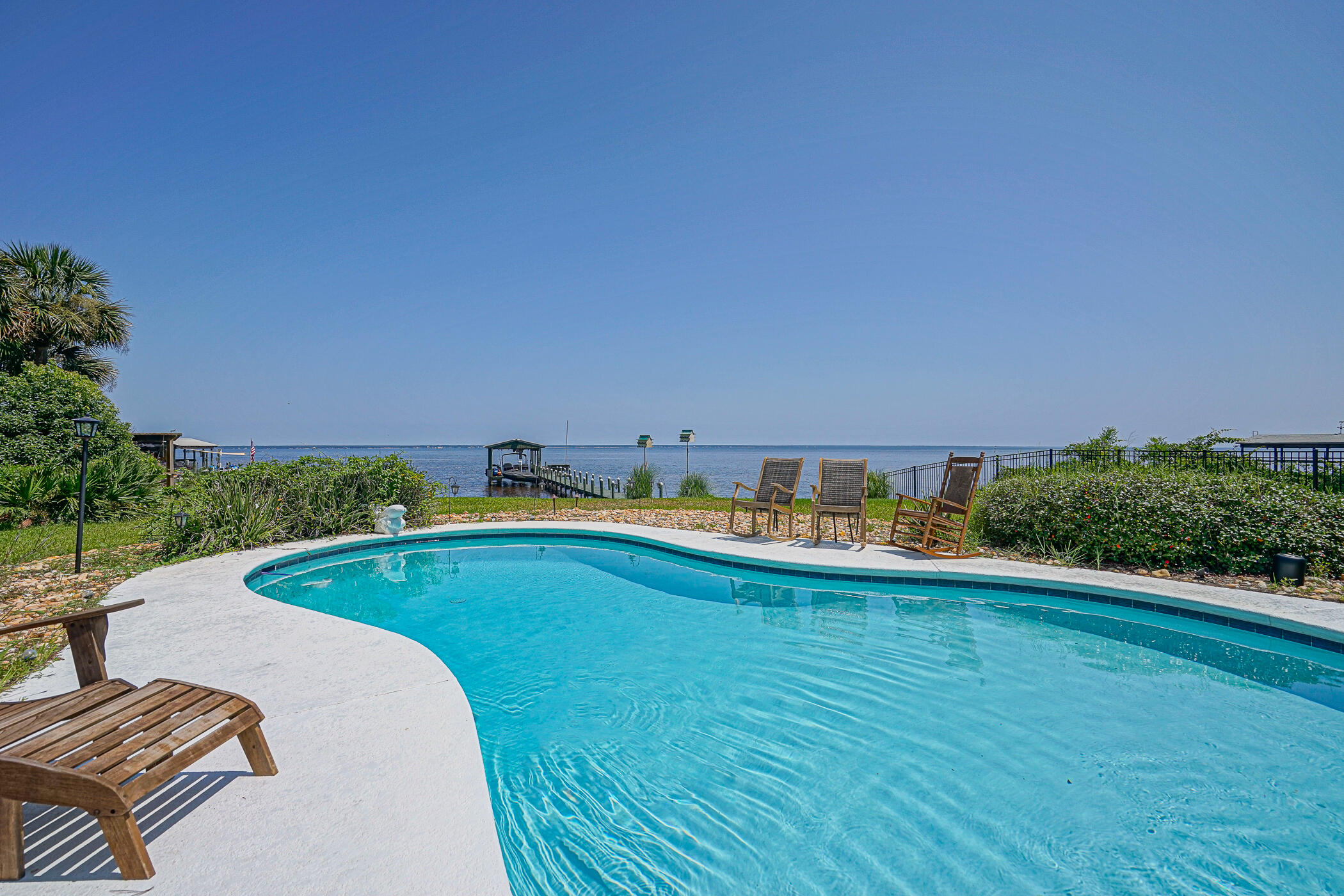 WHISPERING OAKS - Residential