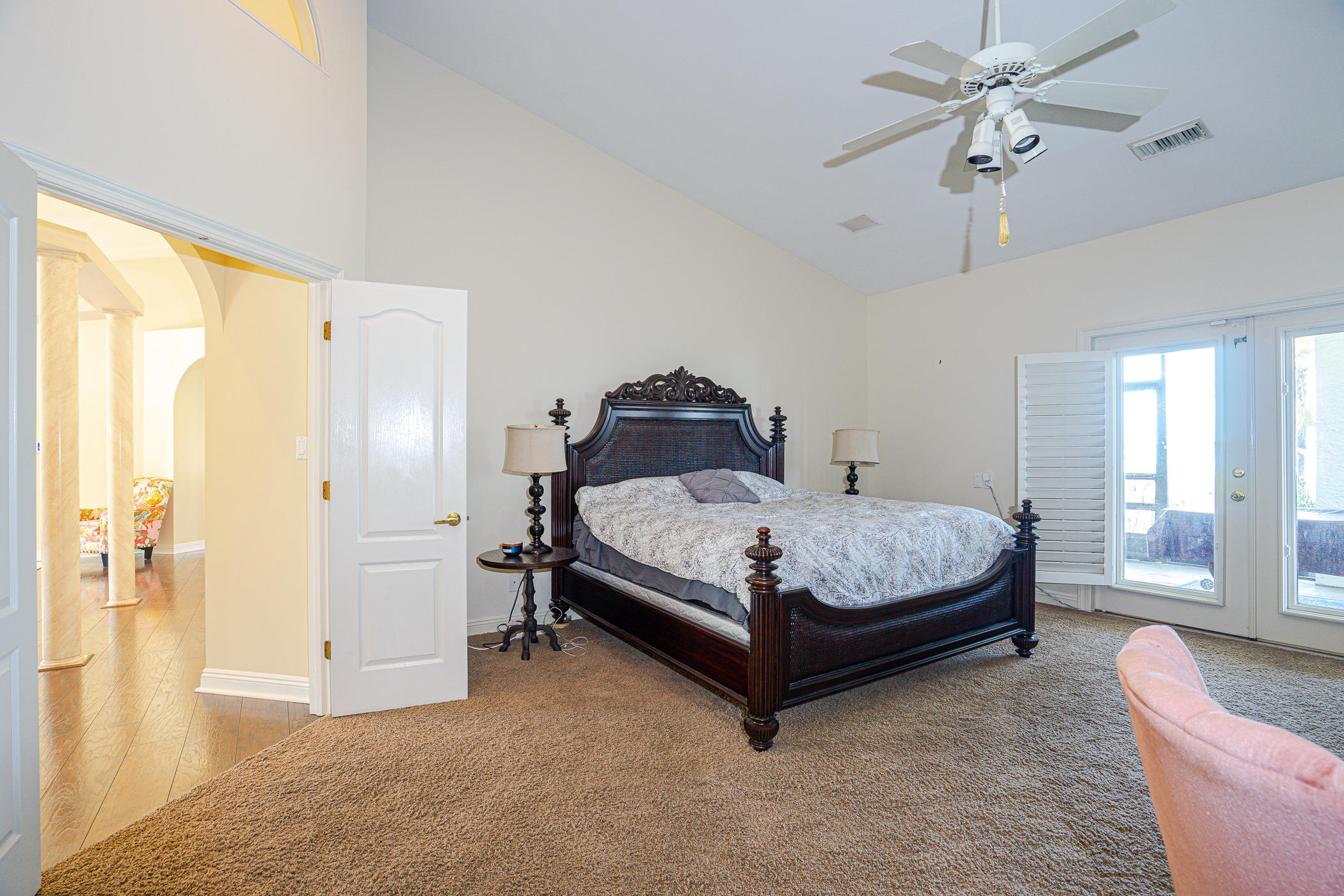 WHISPERING OAKS - Residential