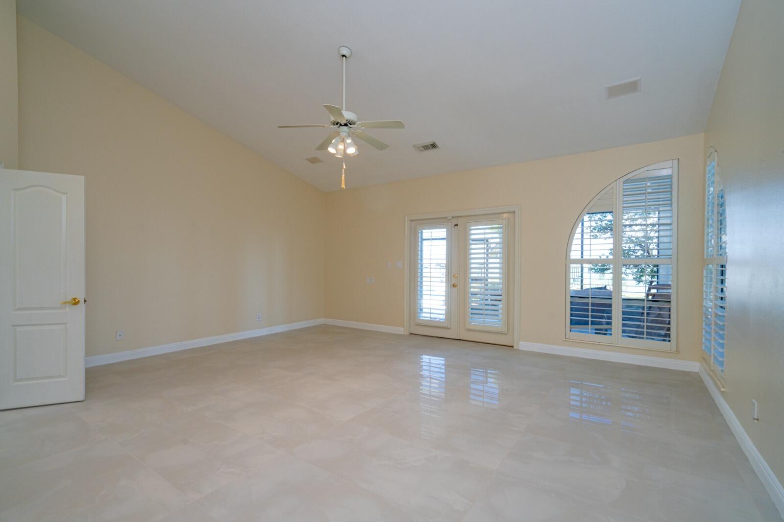 WHISPERING OAKS - Residential