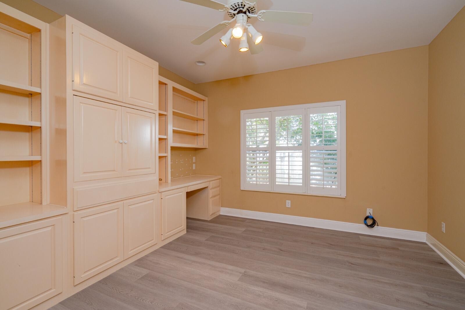 WHISPERING OAKS - Residential