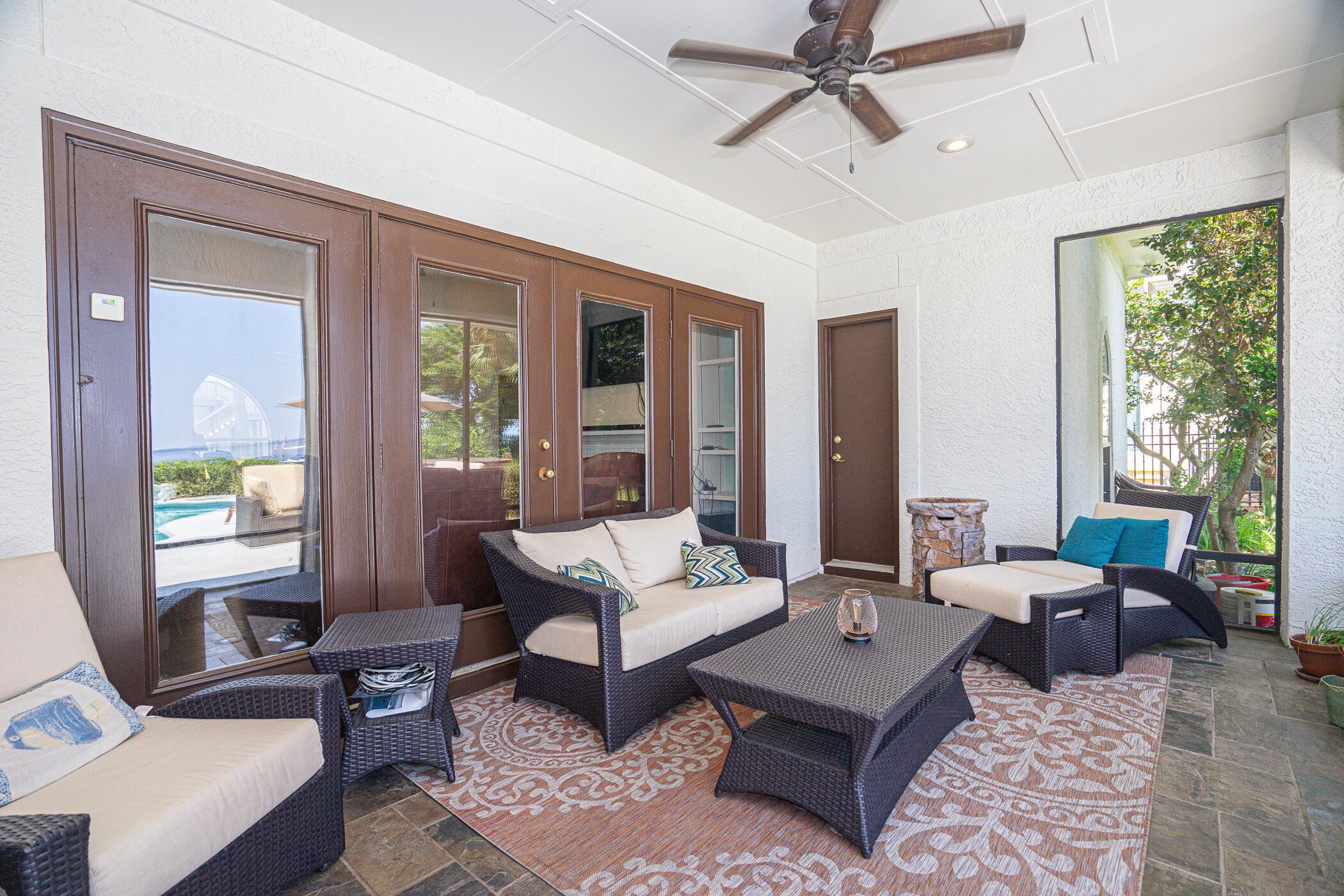 WHISPERING OAKS - Residential