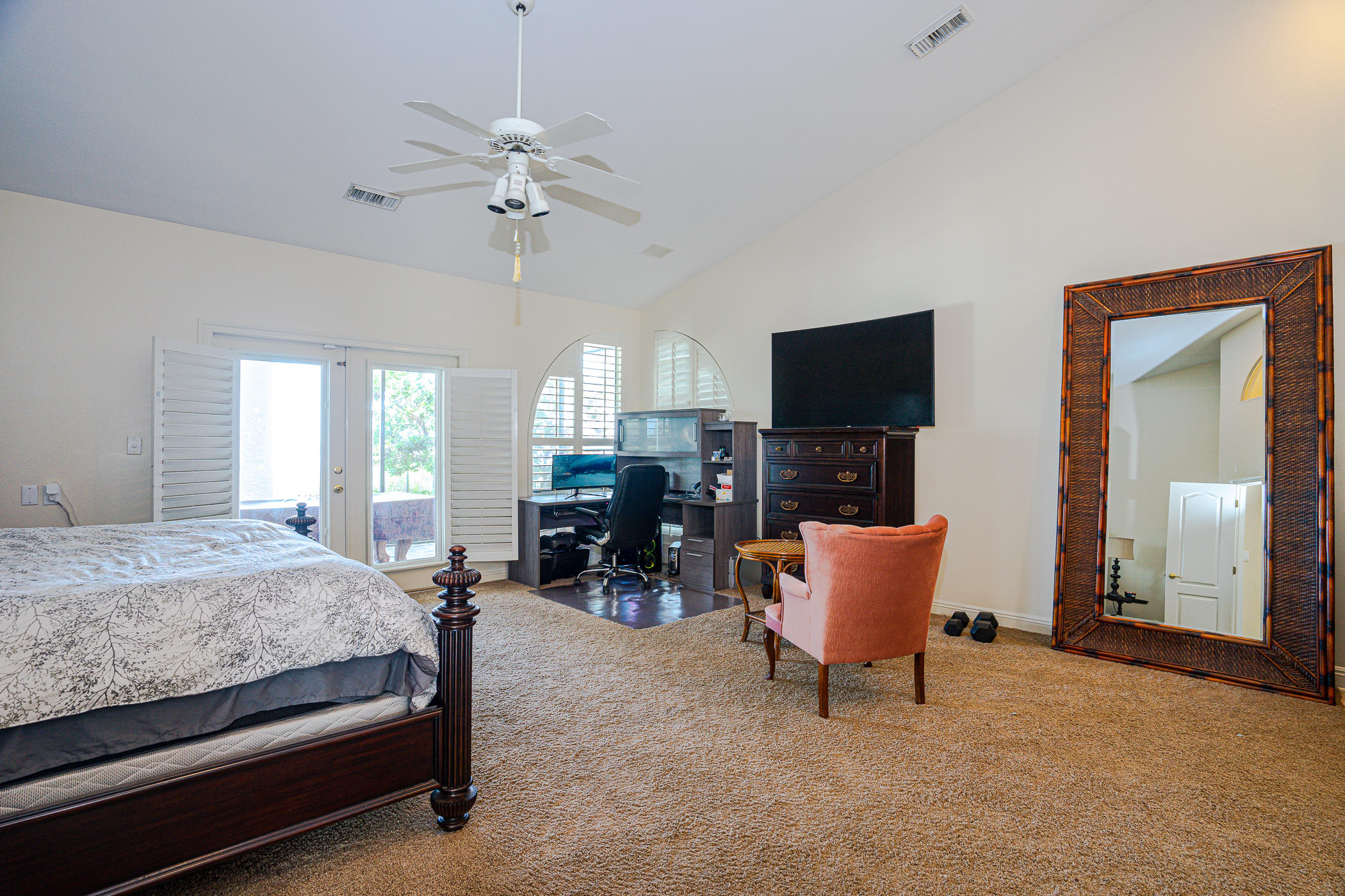 WHISPERING OAKS - Residential