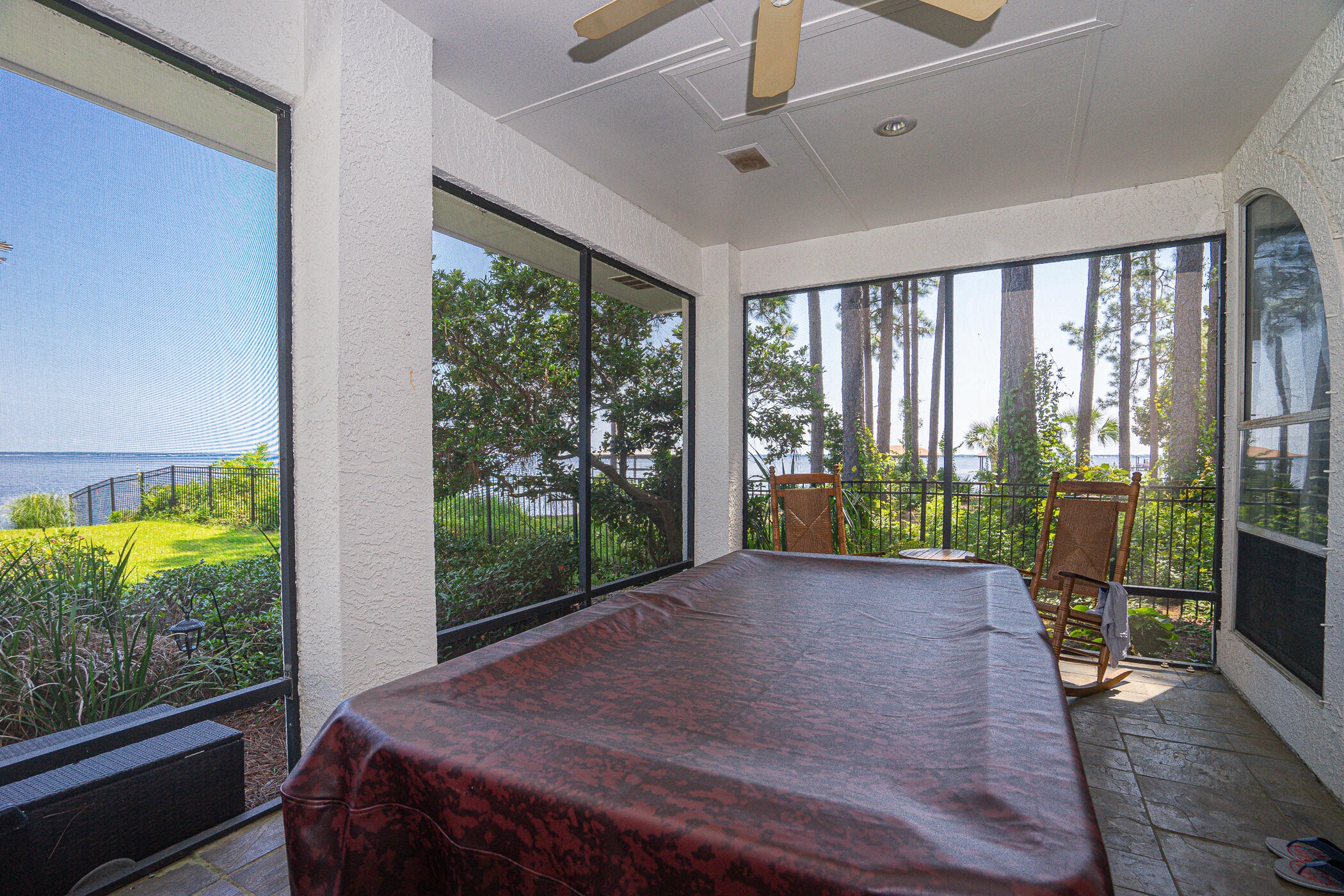WHISPERING OAKS - Residential