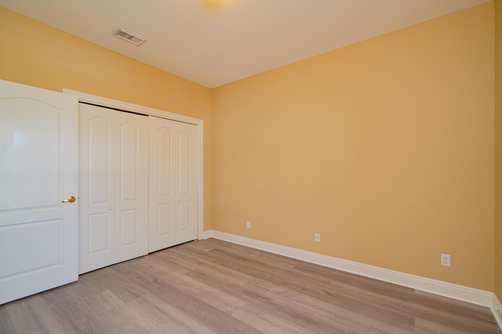 WHISPERING OAKS - Residential
