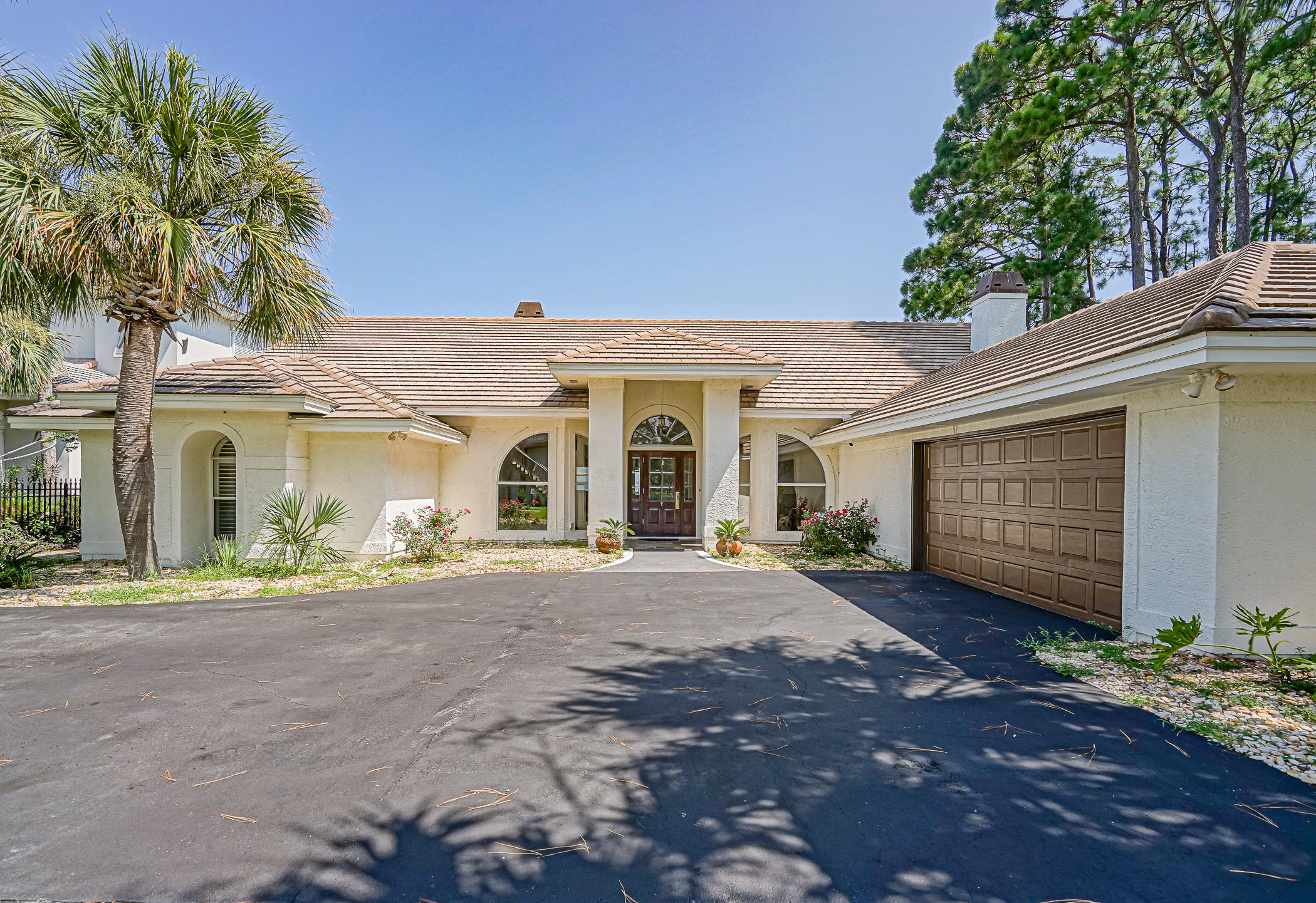 WHISPERING OAKS - Residential