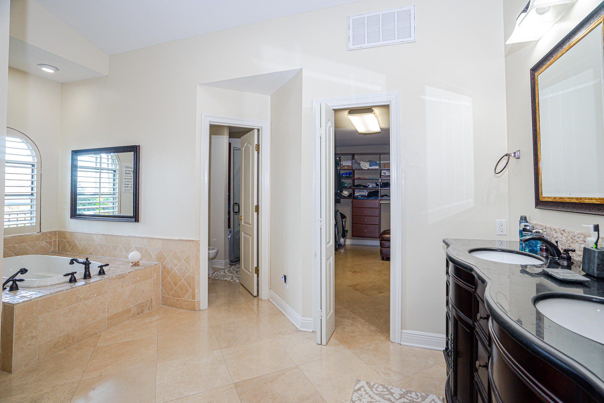 WHISPERING OAKS - Residential