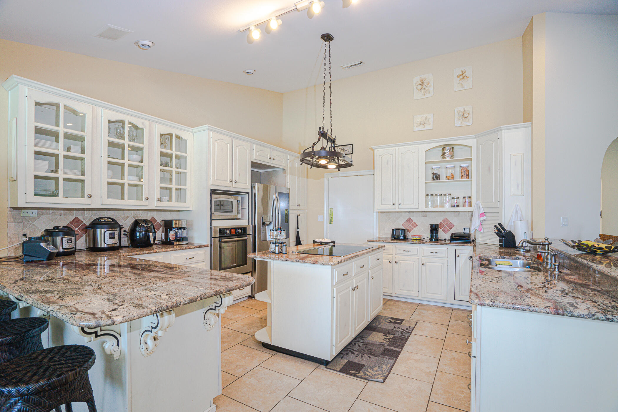 WHISPERING OAKS - Residential