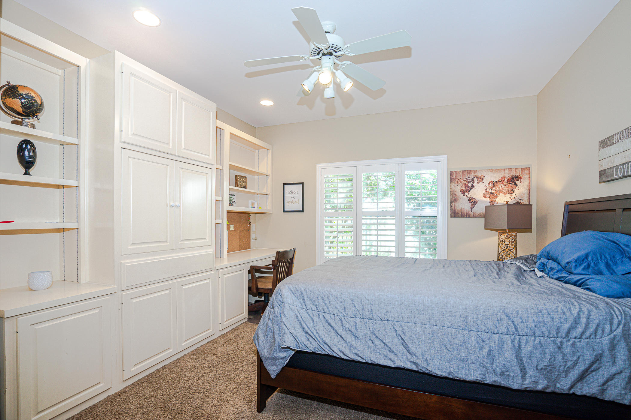 WHISPERING OAKS - Residential