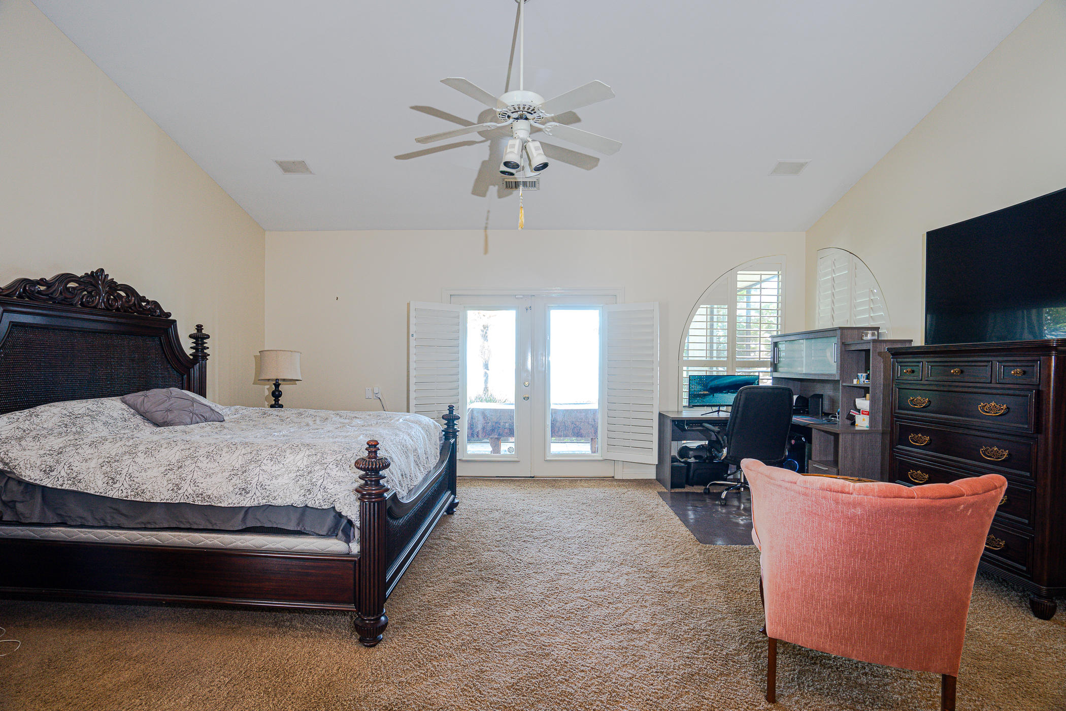 WHISPERING OAKS - Residential