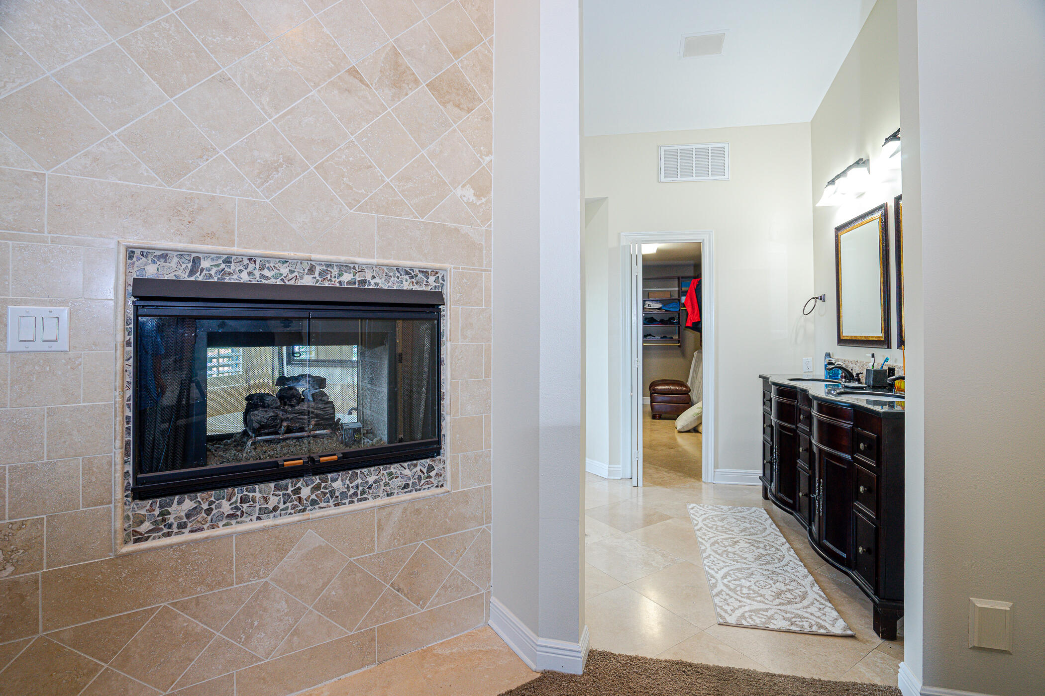 WHISPERING OAKS - Residential