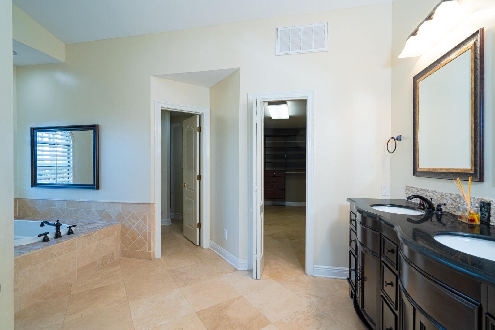 WHISPERING OAKS - Residential