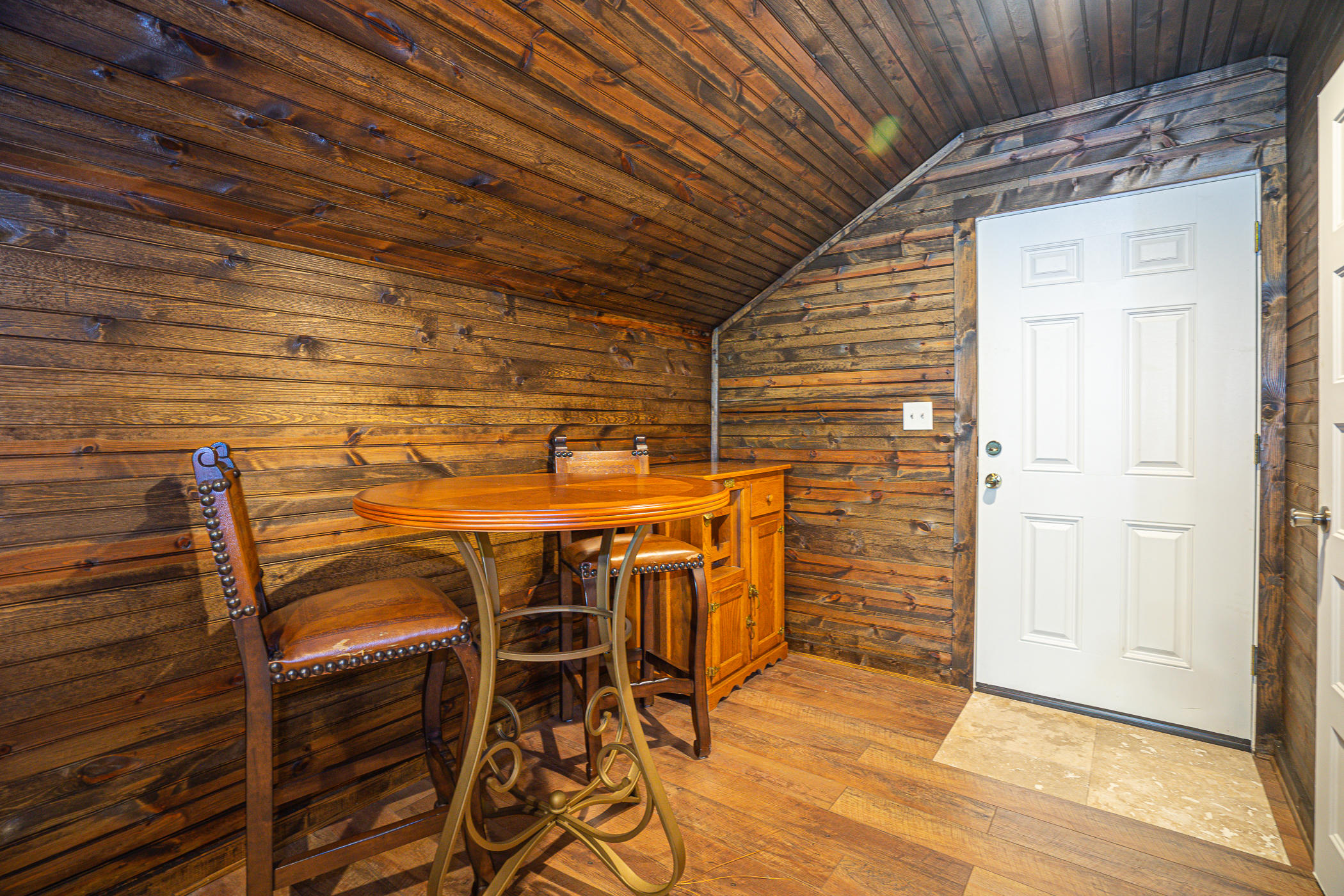 WHISPERING OAKS - Residential