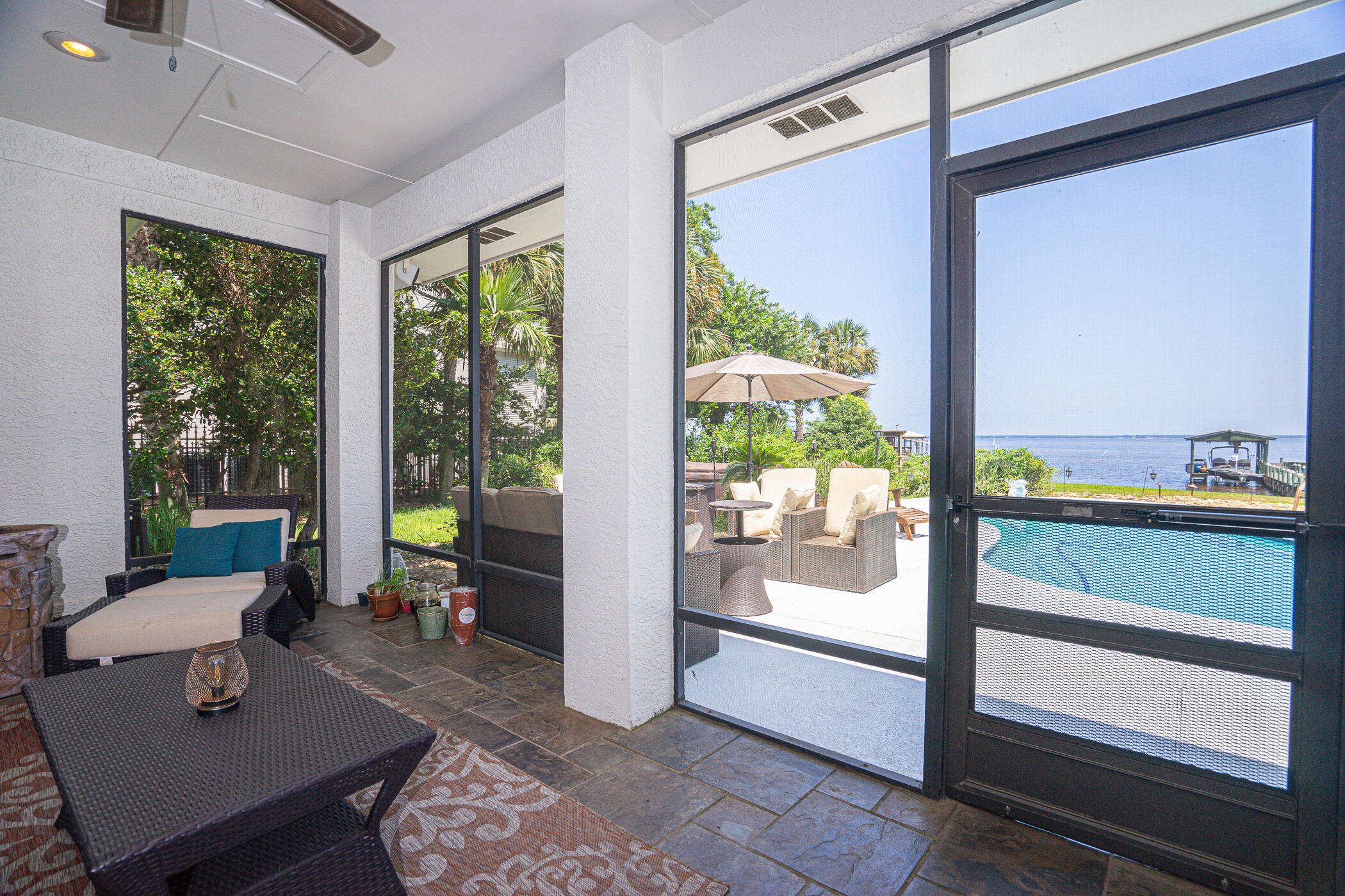 WHISPERING OAKS - Residential
