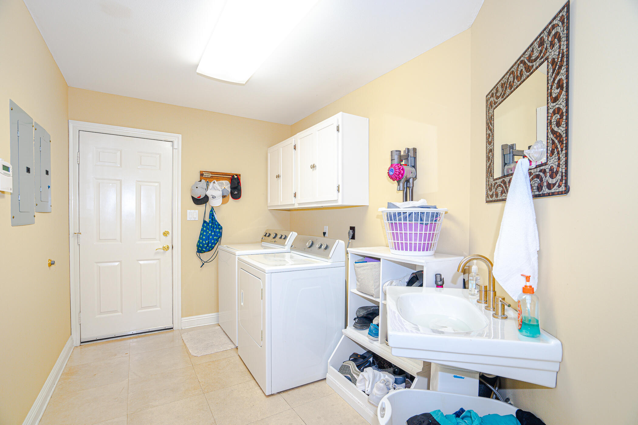 WHISPERING OAKS - Residential