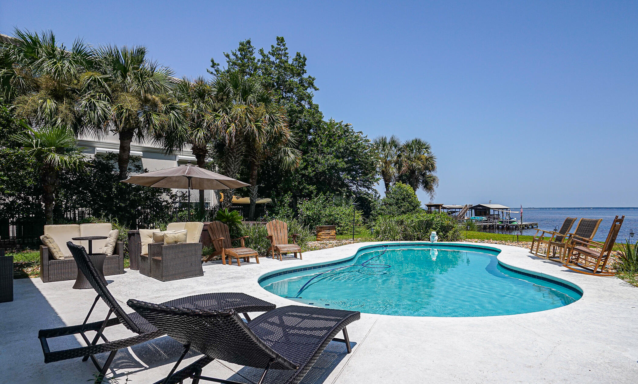 WHISPERING OAKS - Residential