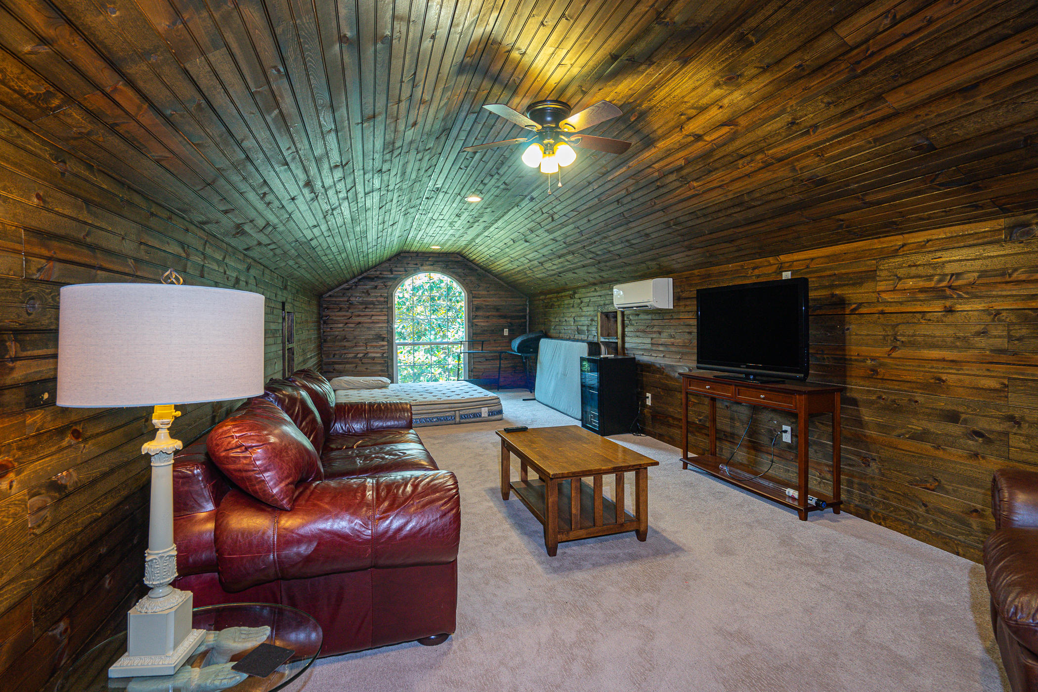 WHISPERING OAKS - Residential