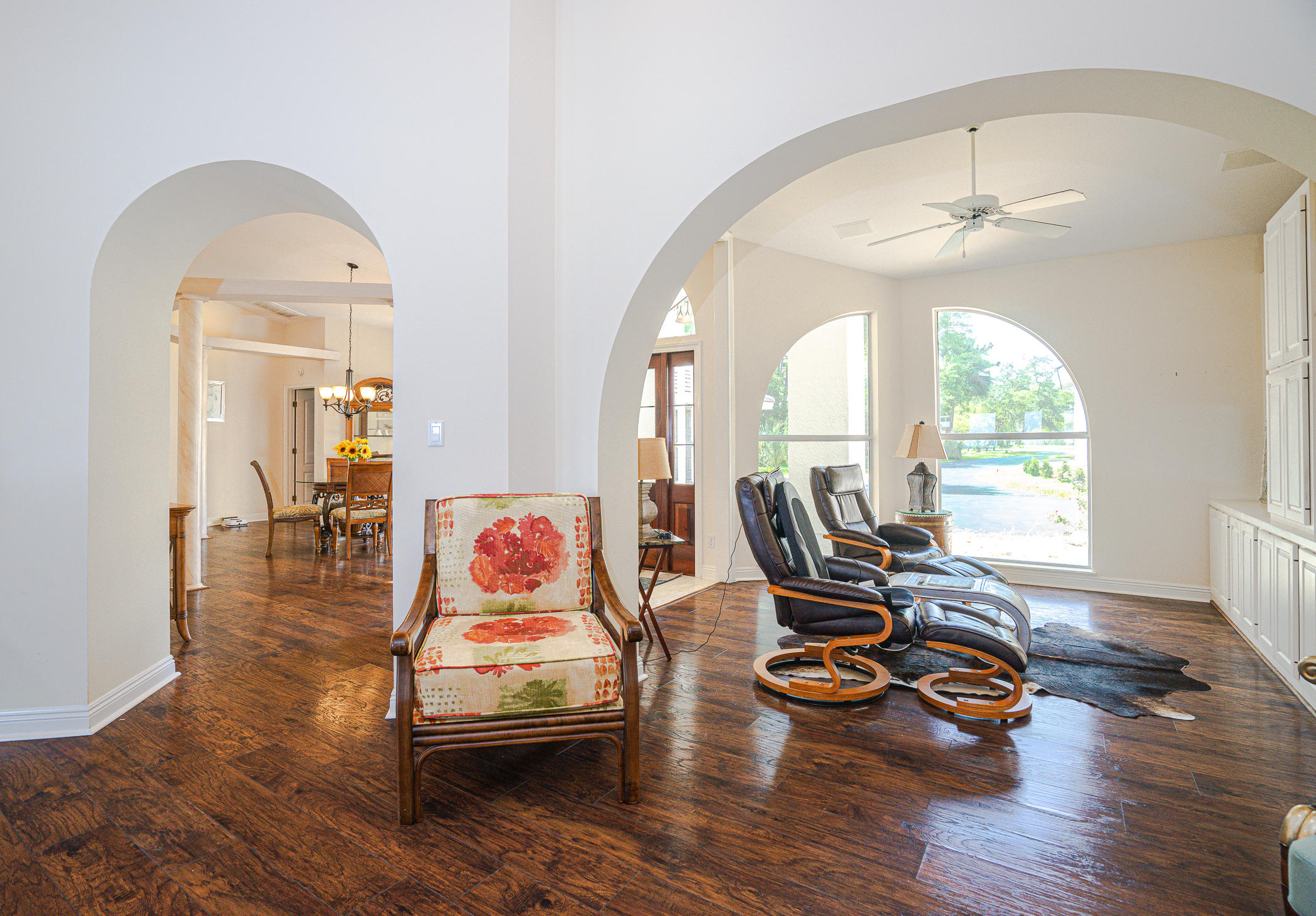 WHISPERING OAKS - Residential