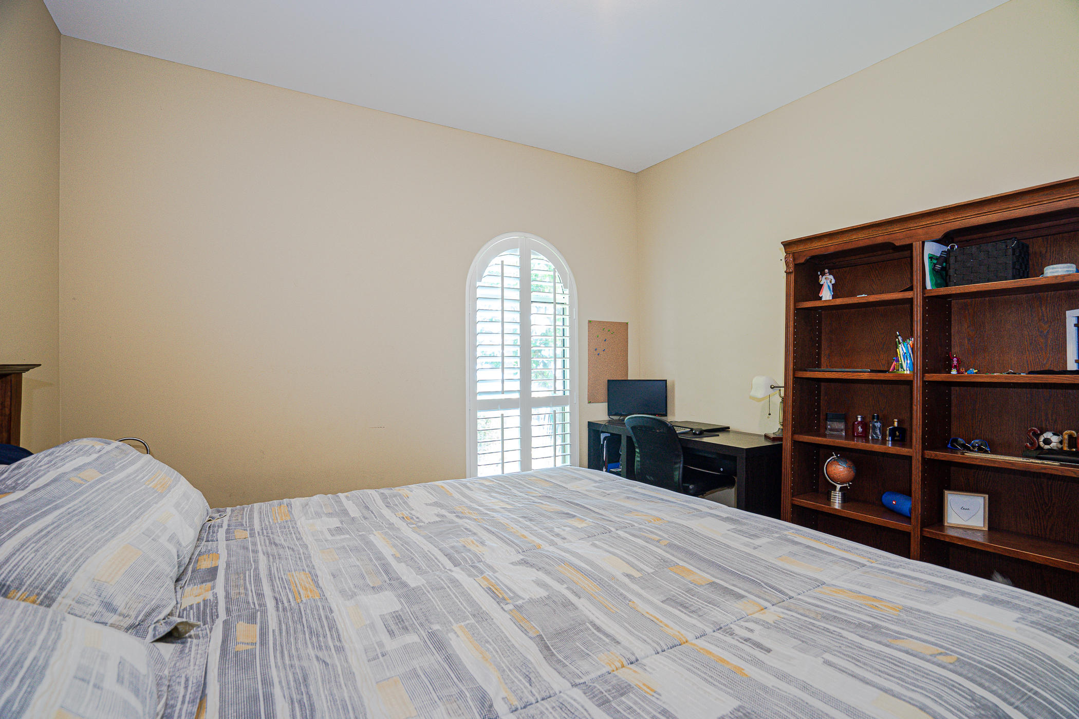 WHISPERING OAKS - Residential