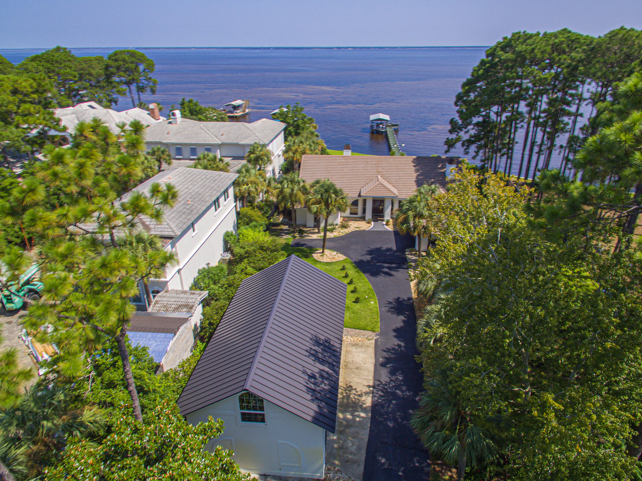 WHISPERING OAKS - Residential