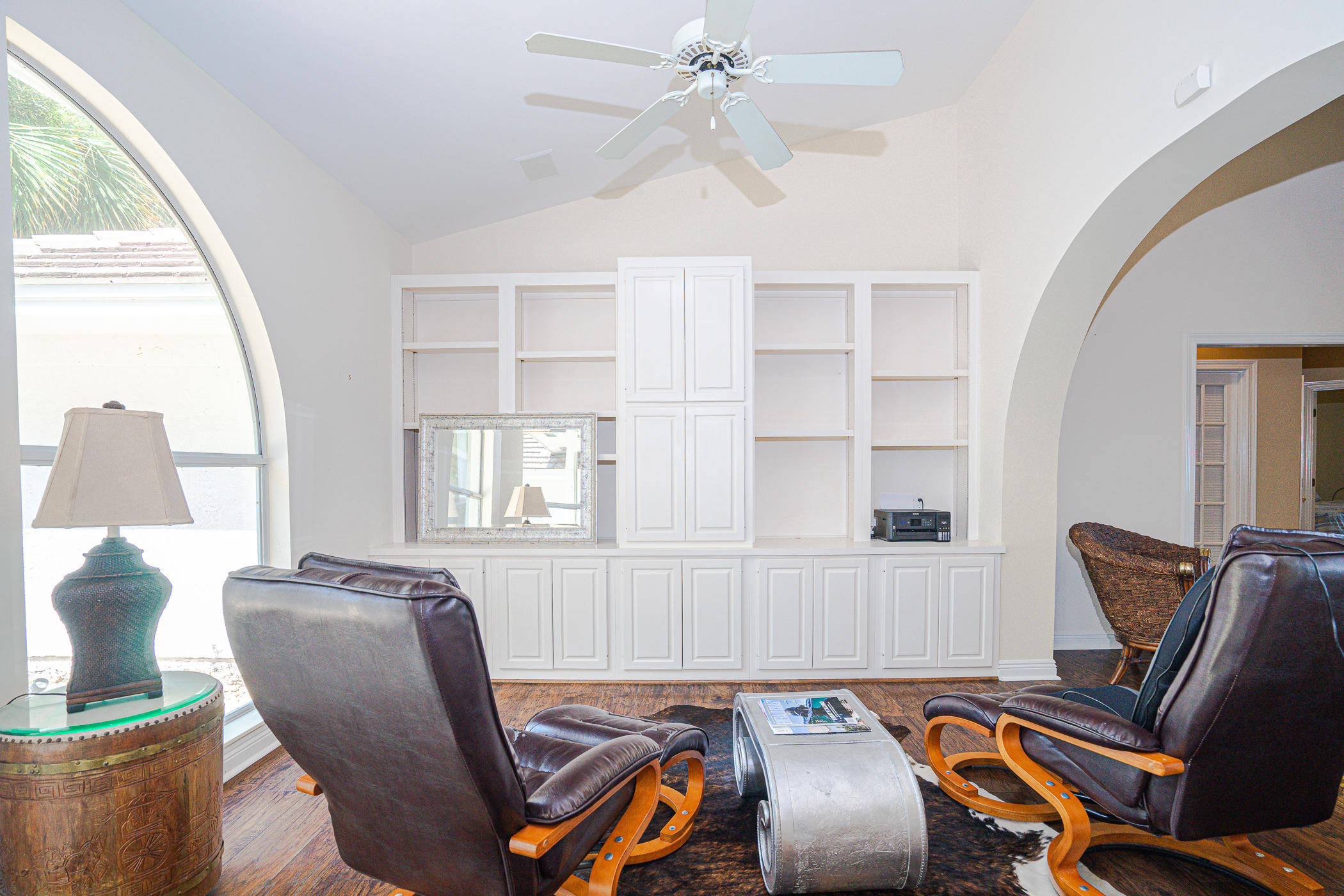 WHISPERING OAKS - Residential