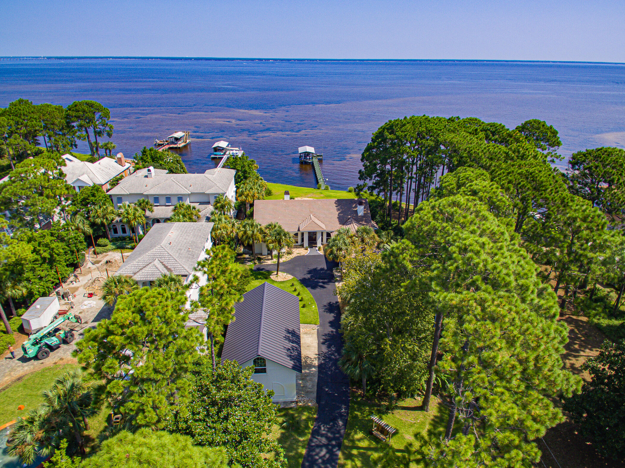 WHISPERING OAKS - Residential