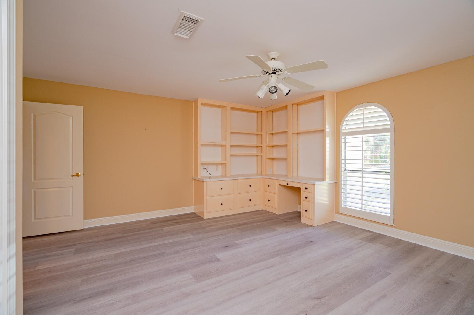 WHISPERING OAKS - Residential