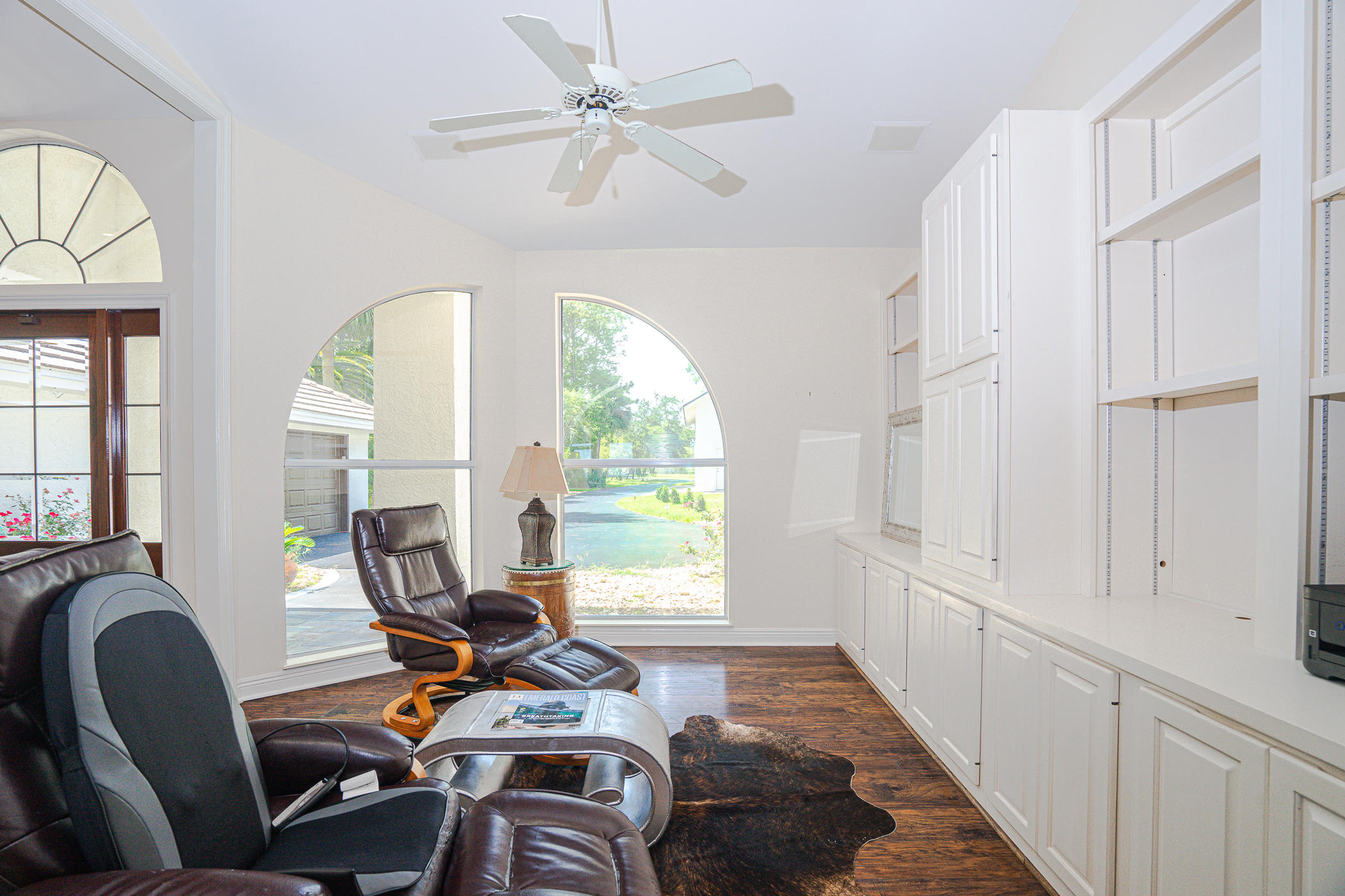 WHISPERING OAKS - Residential