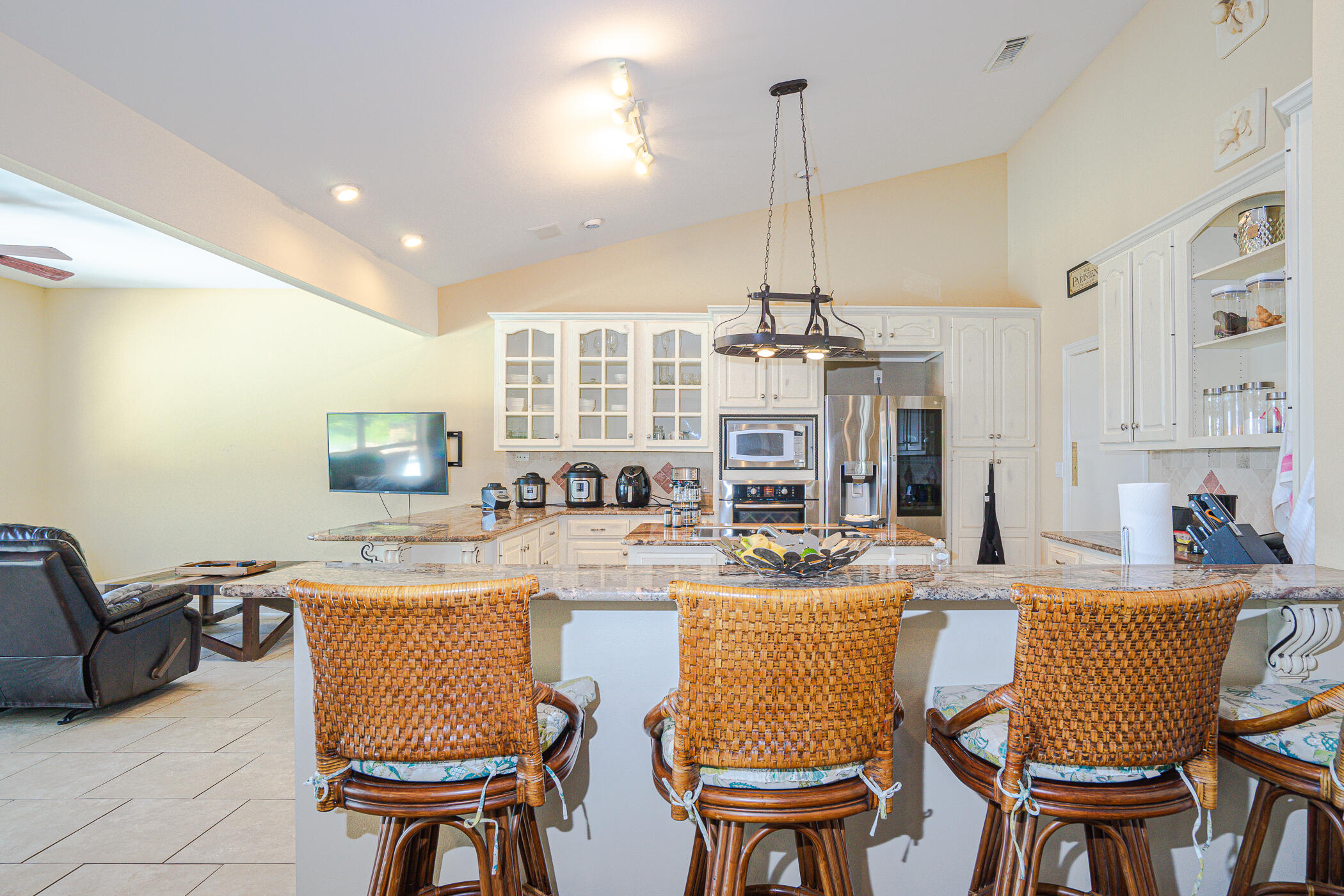 WHISPERING OAKS - Residential