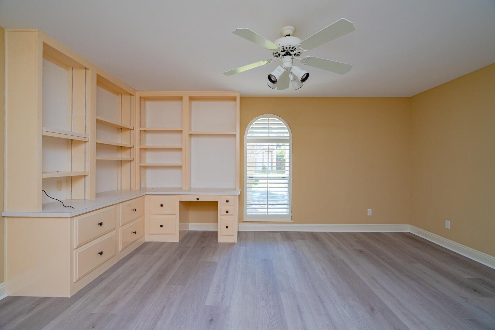 WHISPERING OAKS - Residential