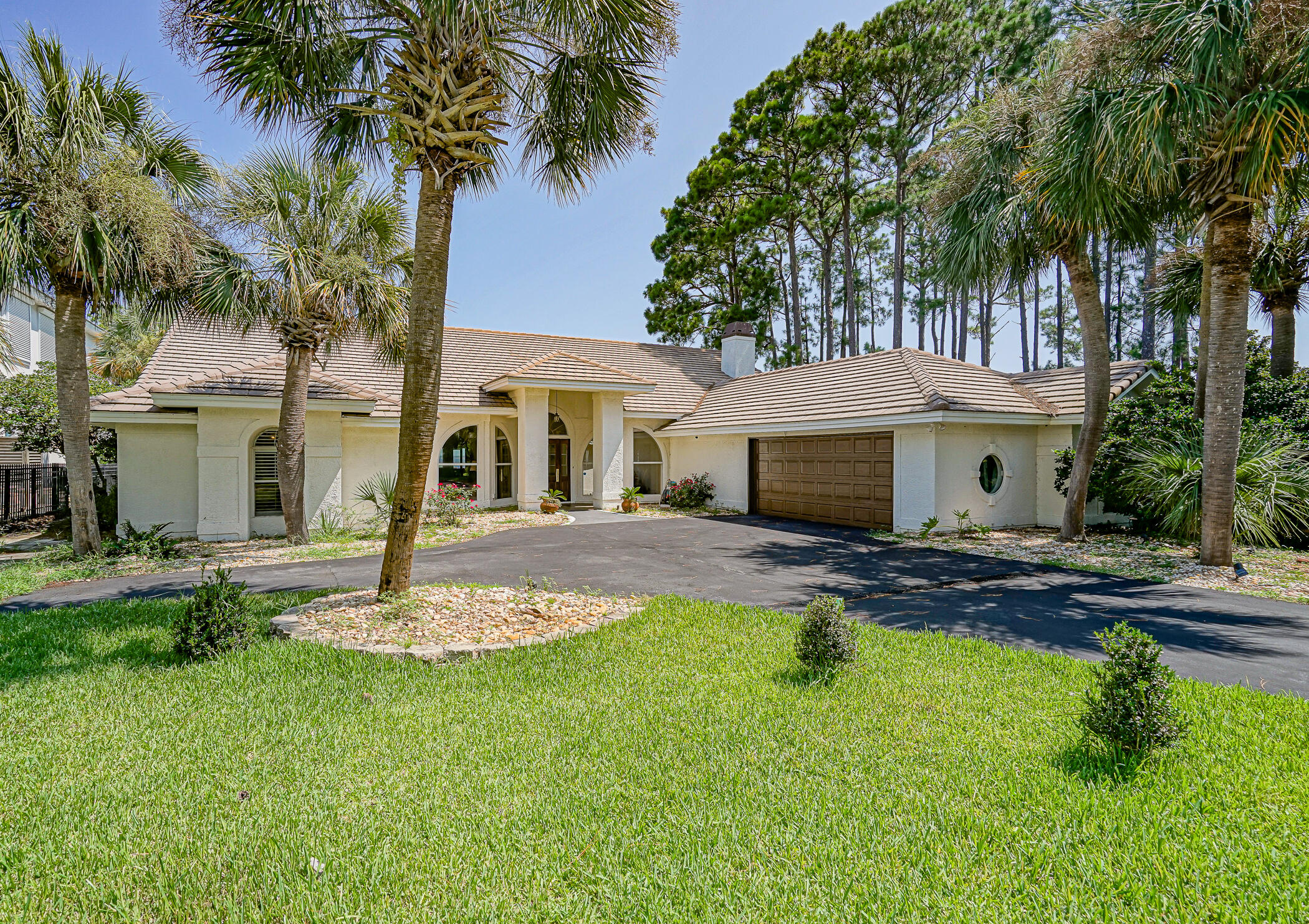 WHISPERING OAKS - Residential