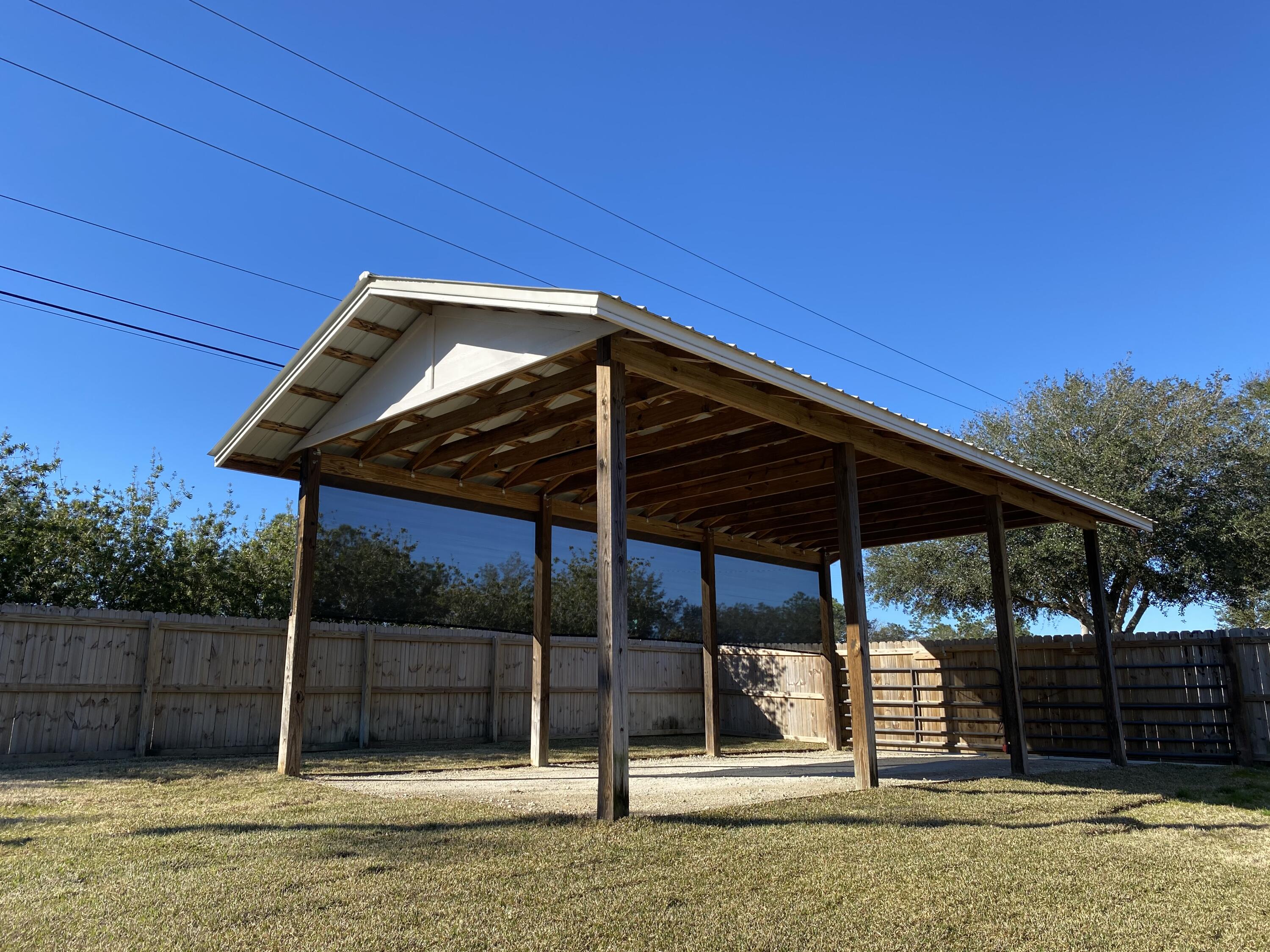 COUNTRY BREEZE ESTATES - Residential