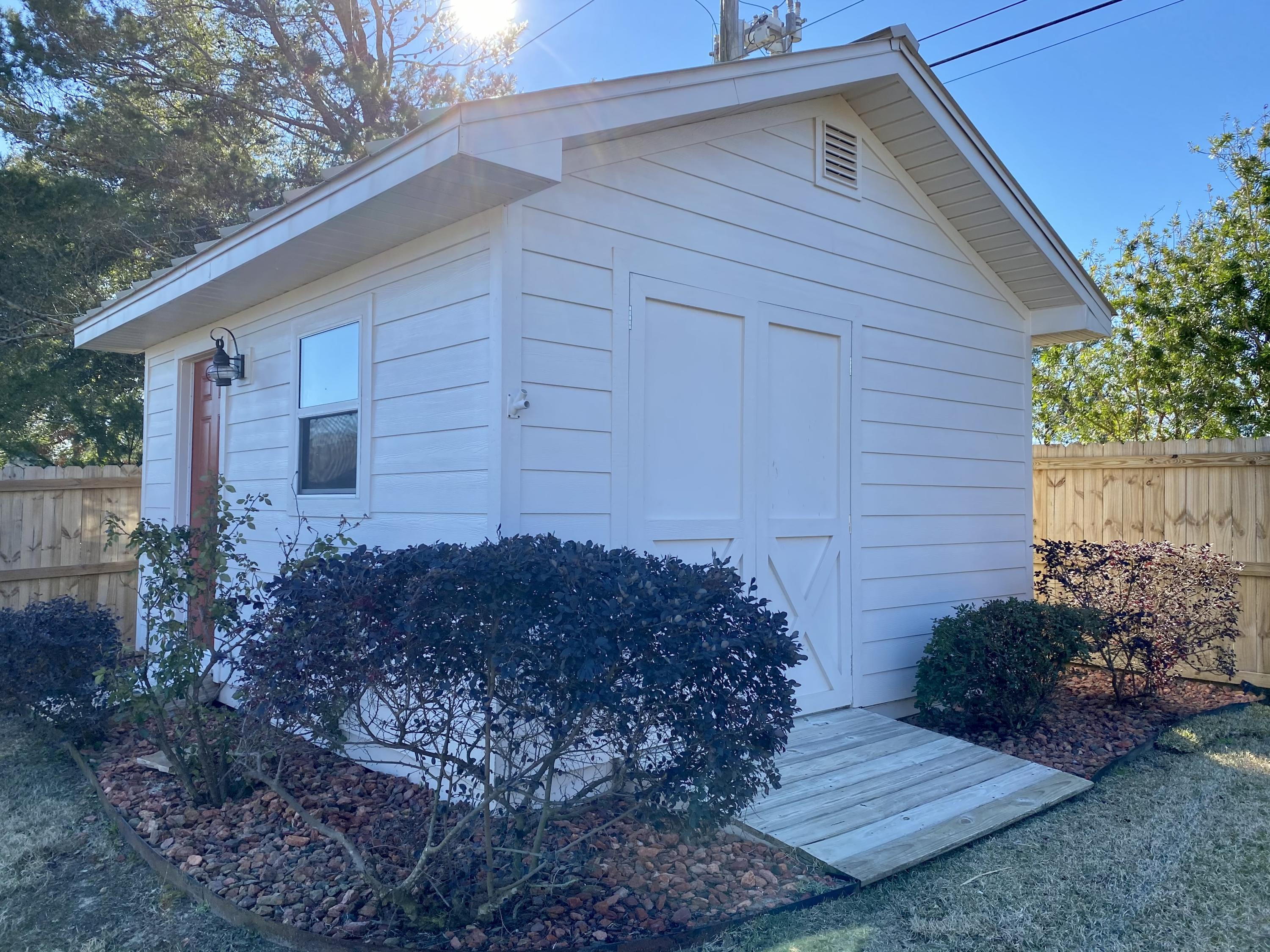 COUNTRY BREEZE ESTATES - Residential