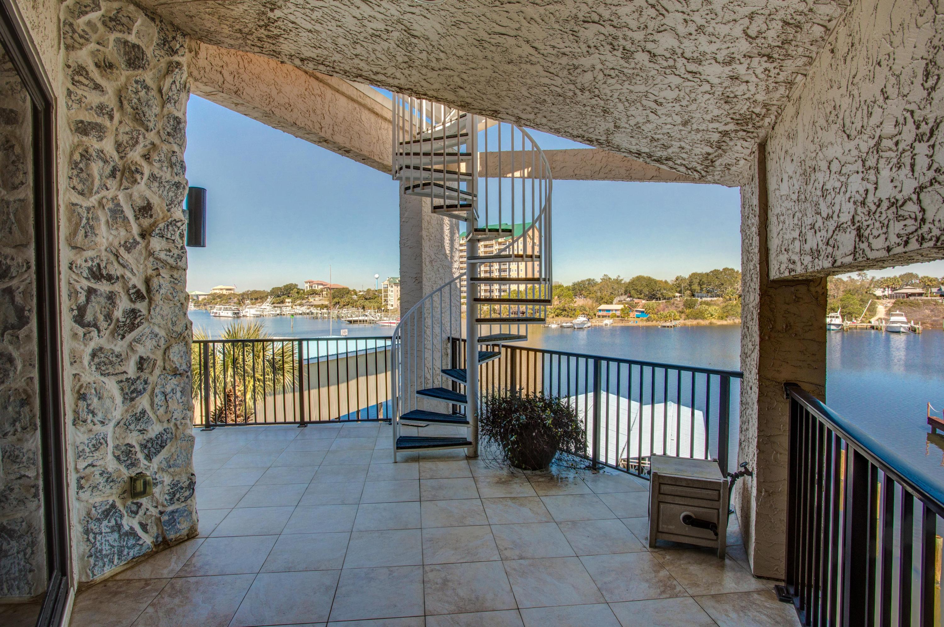 HOLIDAY ISLE - Residential