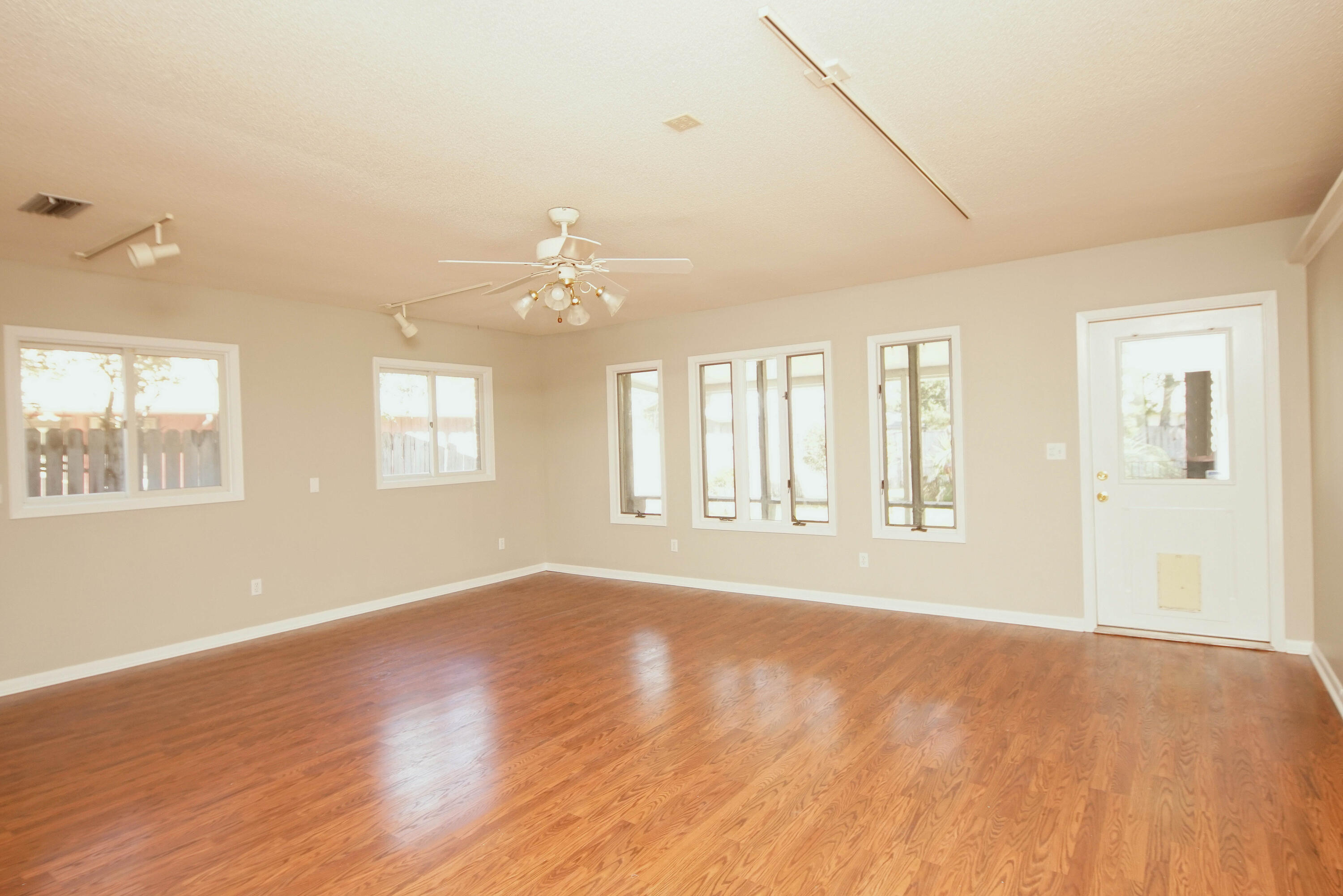 PINEWOOD ESTATES - Residential