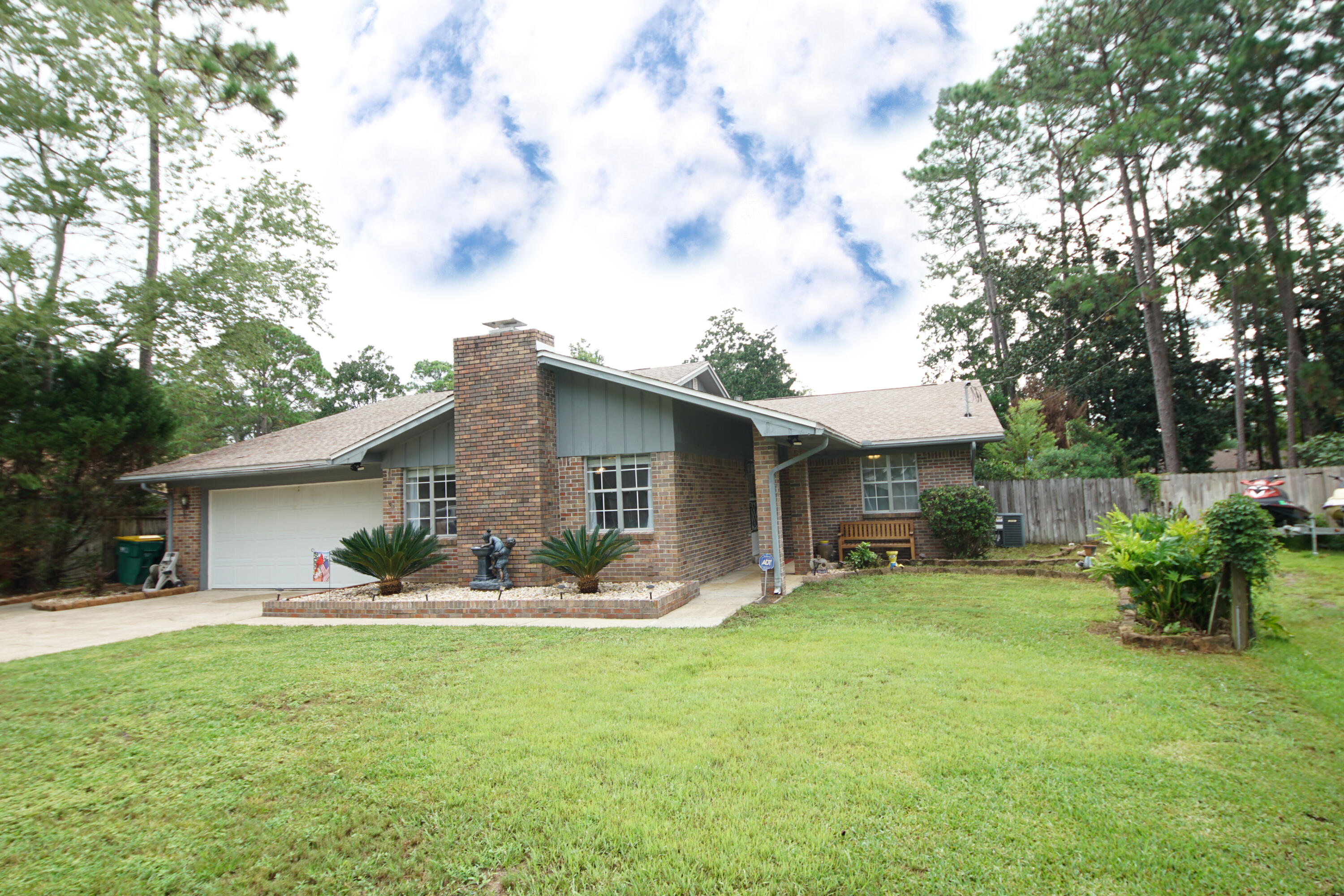 PINEWOOD ESTATES - Residential