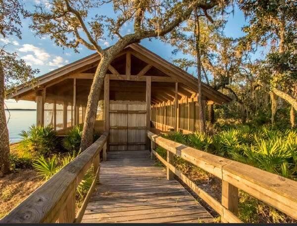 HAMMOCK BAY/Steamboat Landing - Land