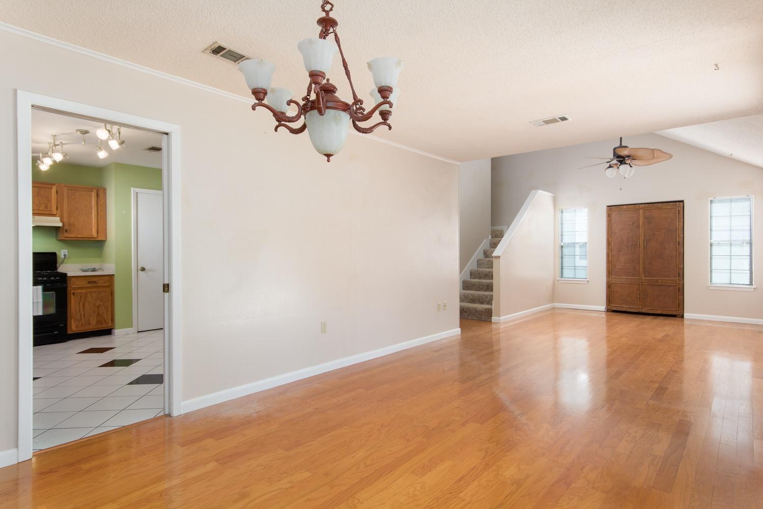 CREEKSIDE - Residential